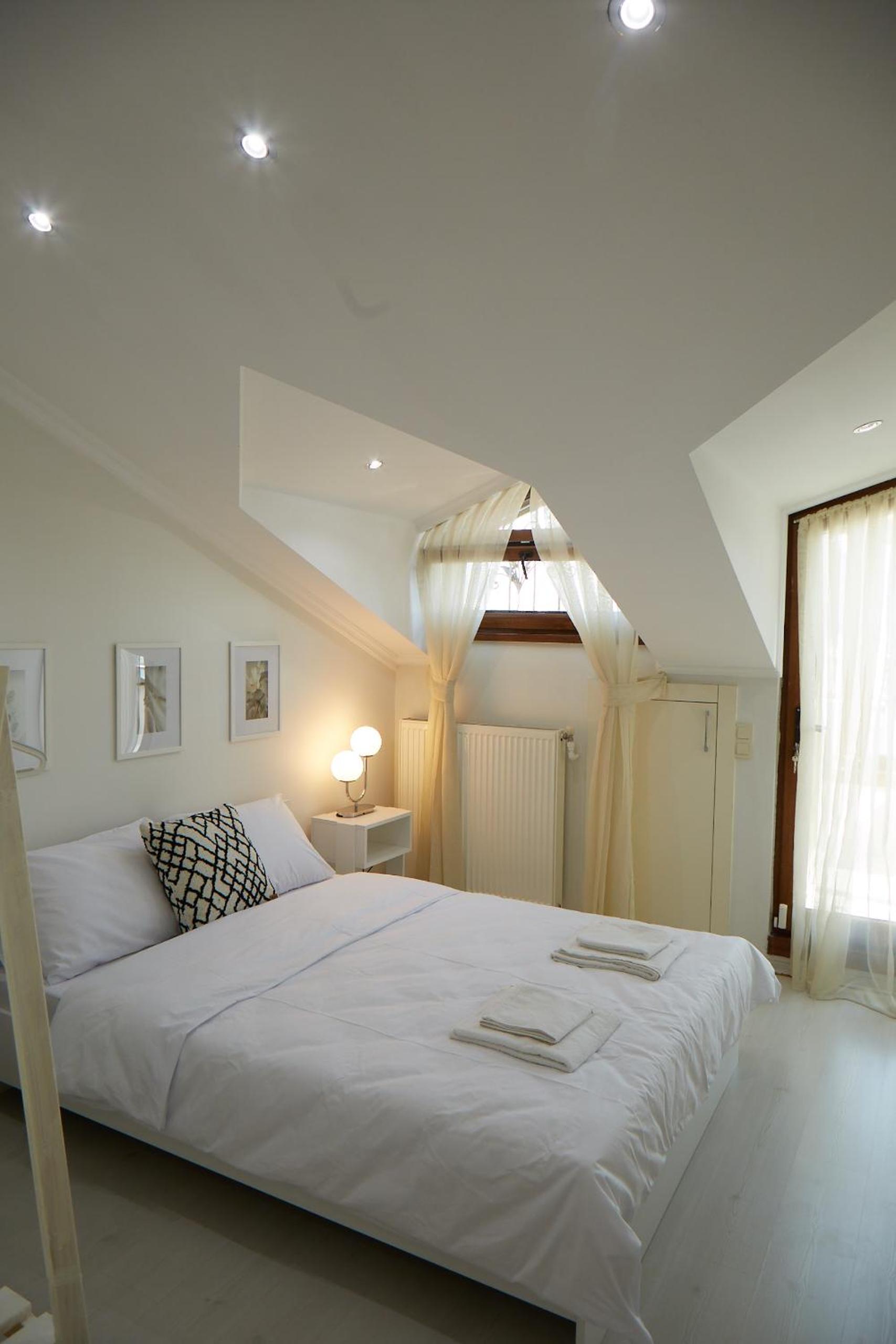 Three-Bedroom Apartment photo 2