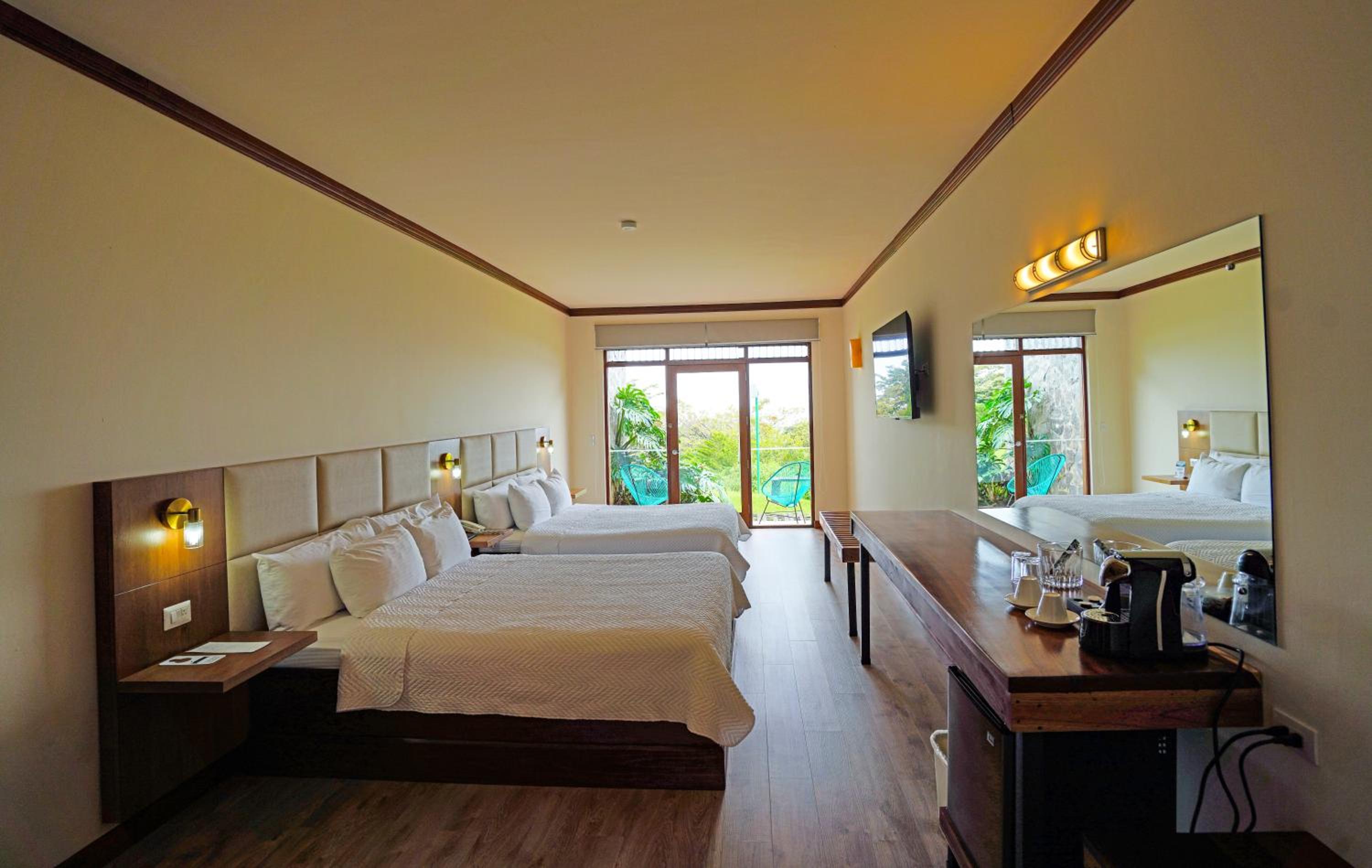 Deluxe Double Room with Two Double Beds - Photo 6