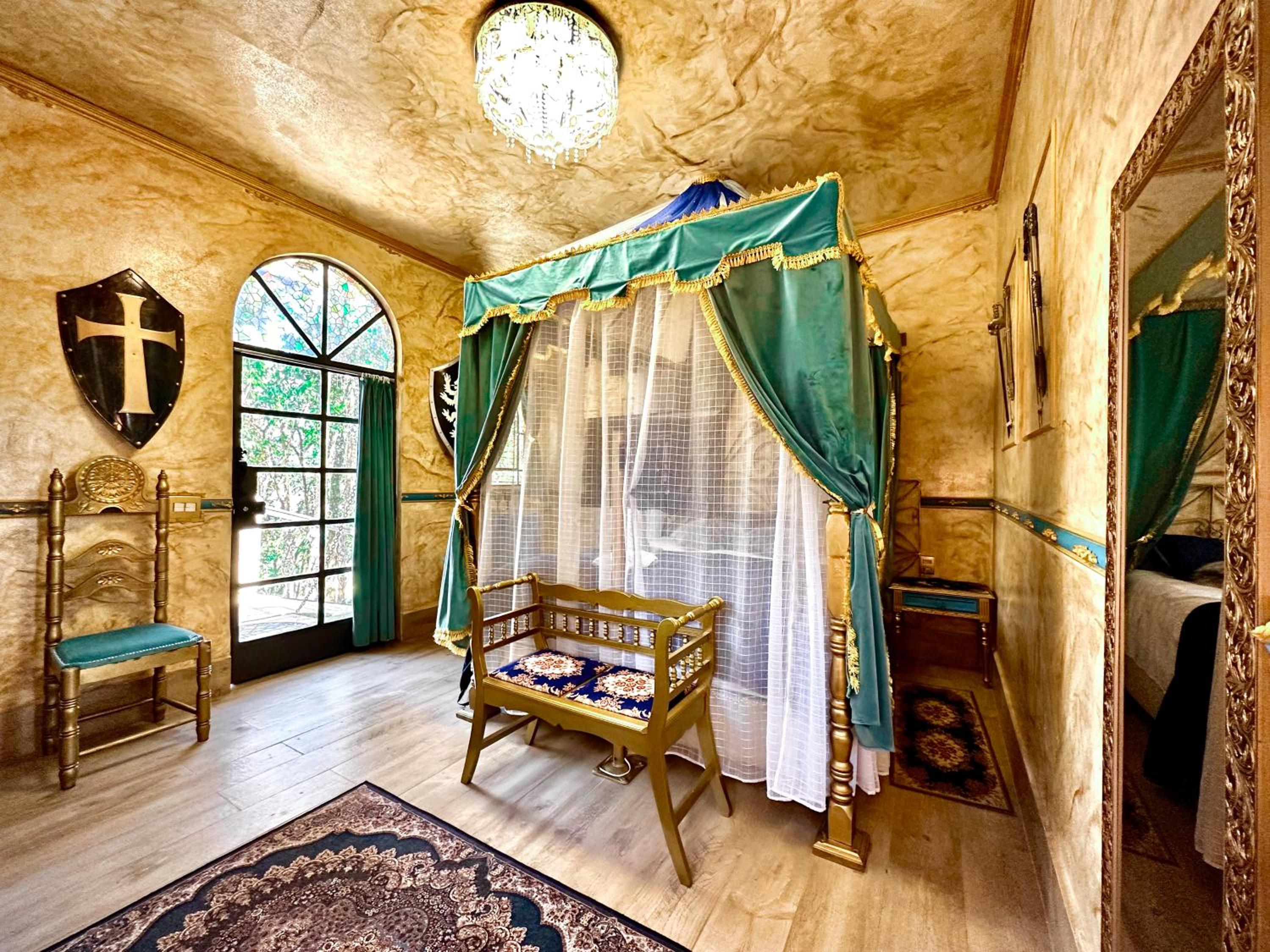 Deluxe Suite with Spa Bath photo 1