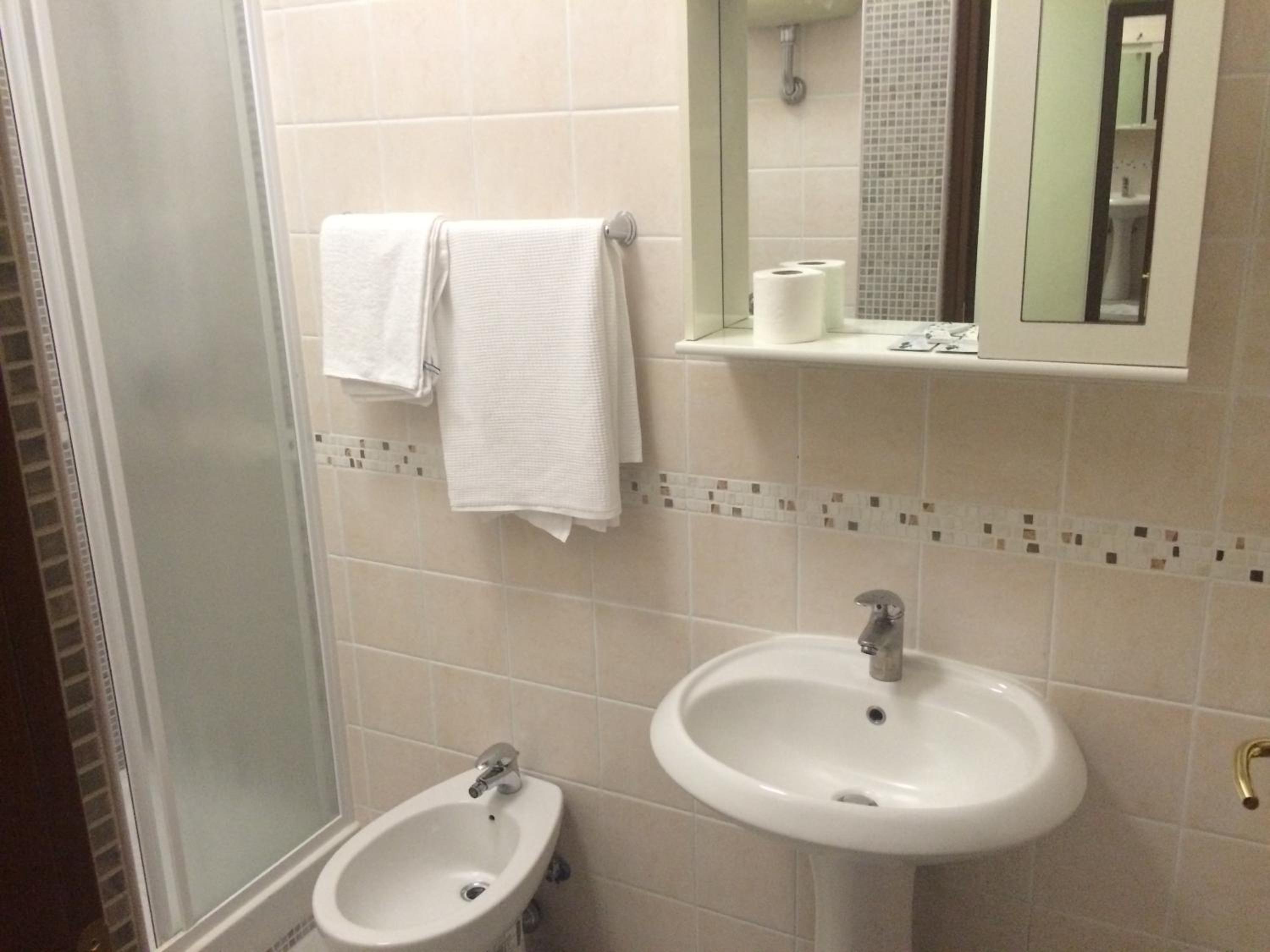 Classic Twin Room photo 2