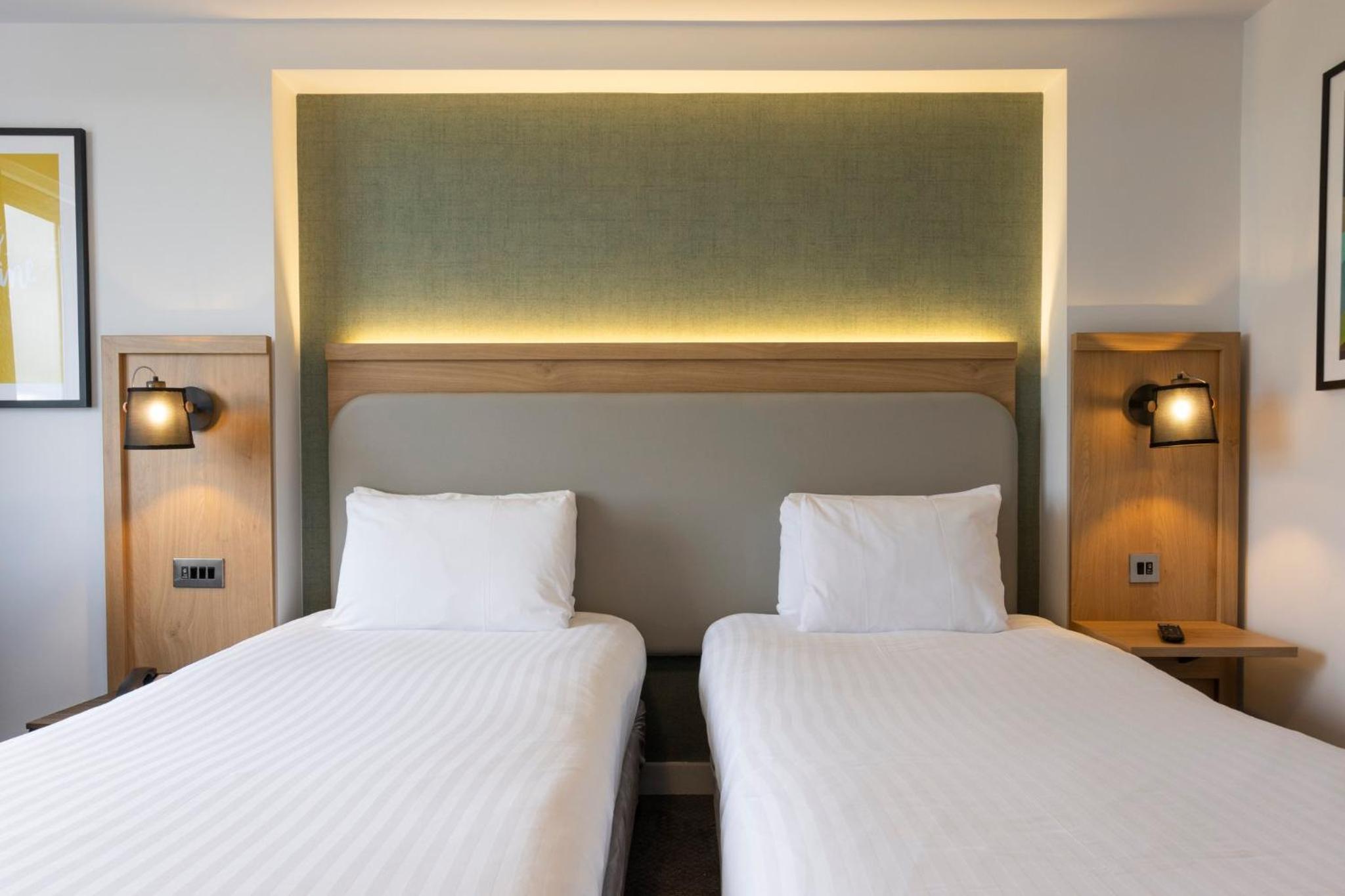 Standard Room with Two Single Beds - Photo 9