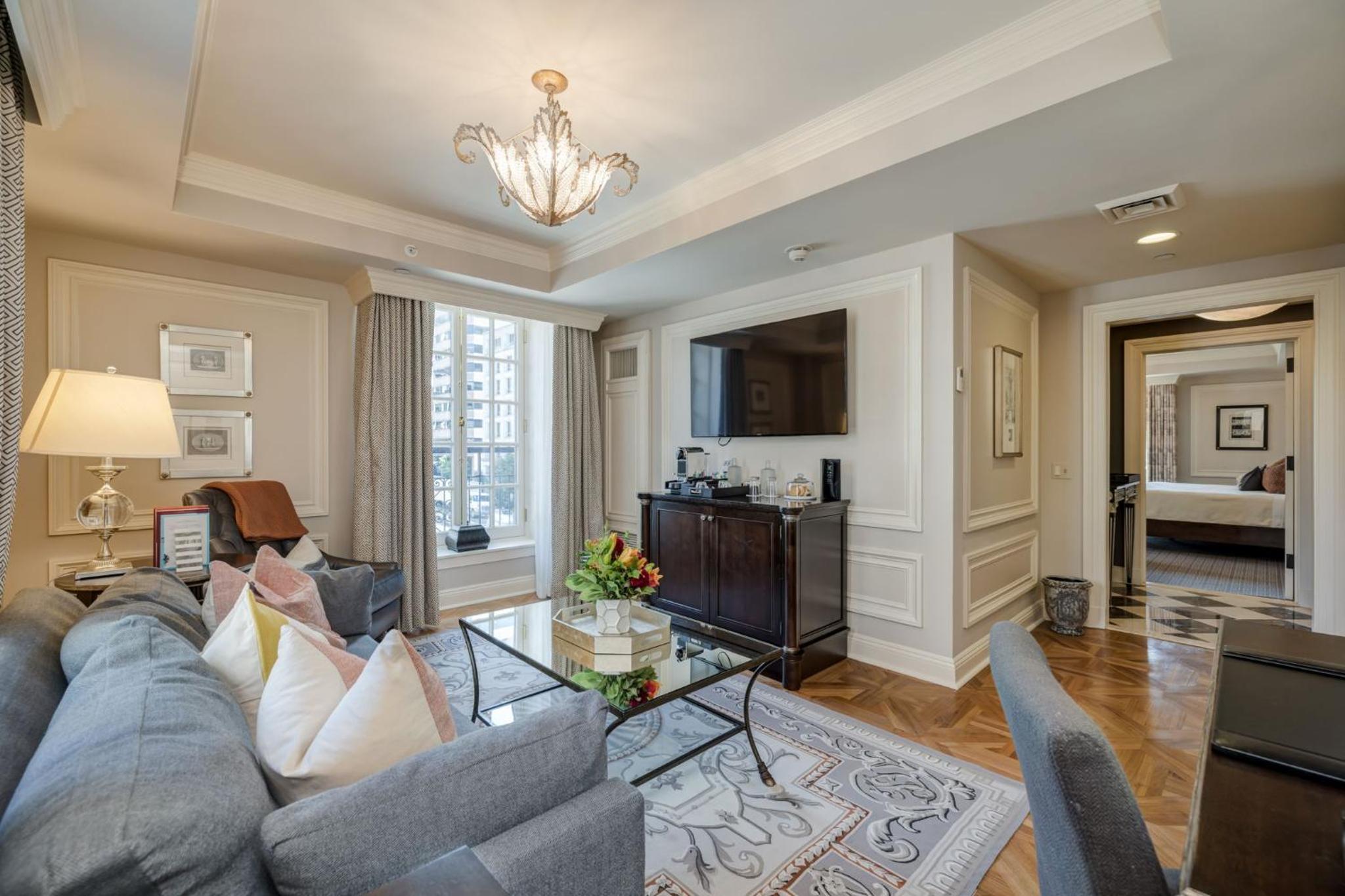 Deluxe Suite - Photo 8