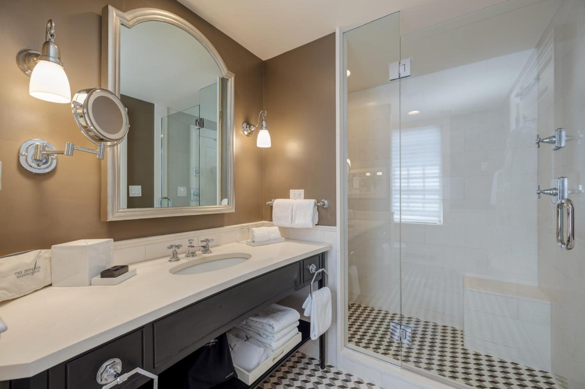 Premier King Room - Photo 8