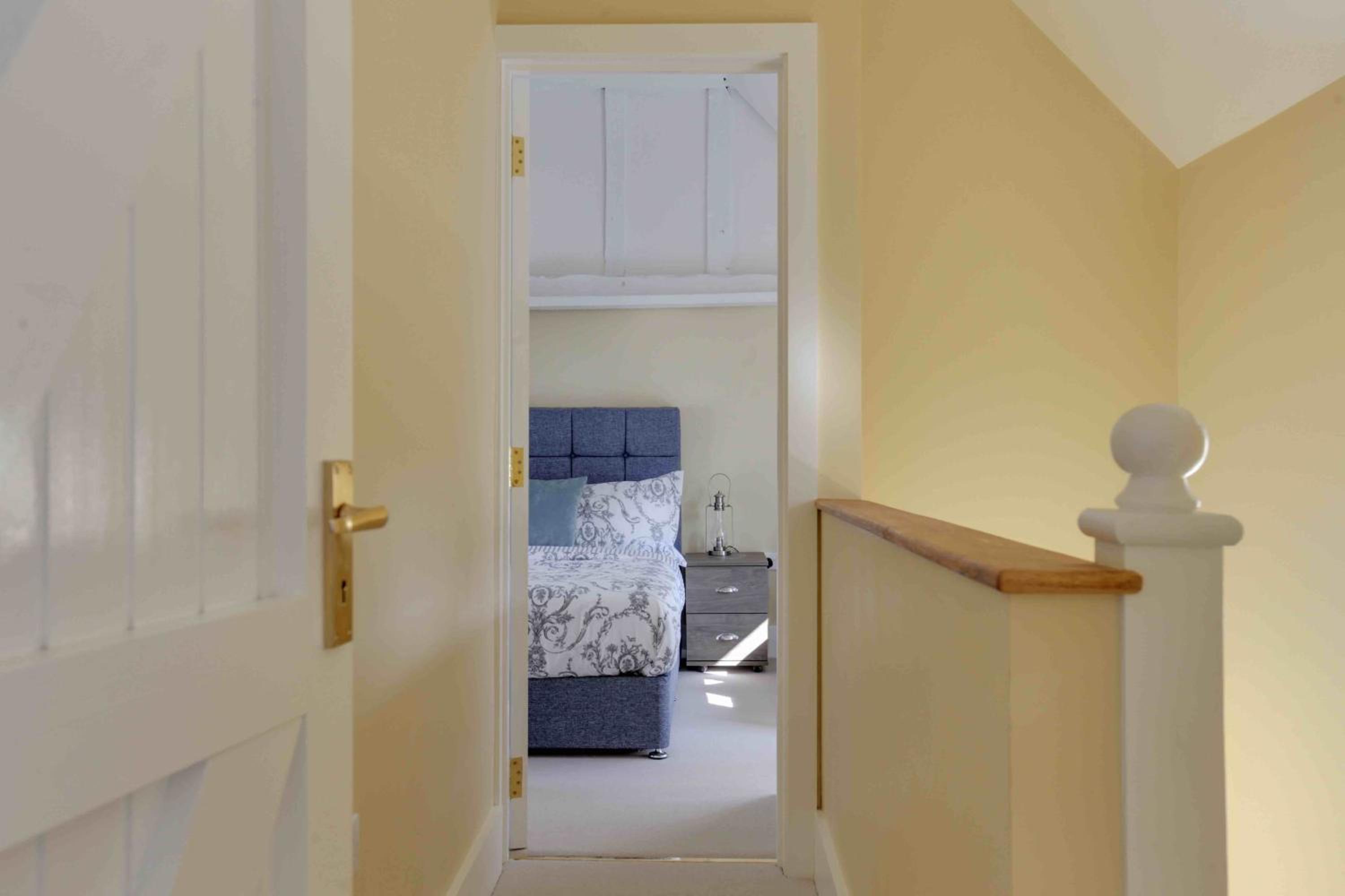 Five-Bedroom House photo 1