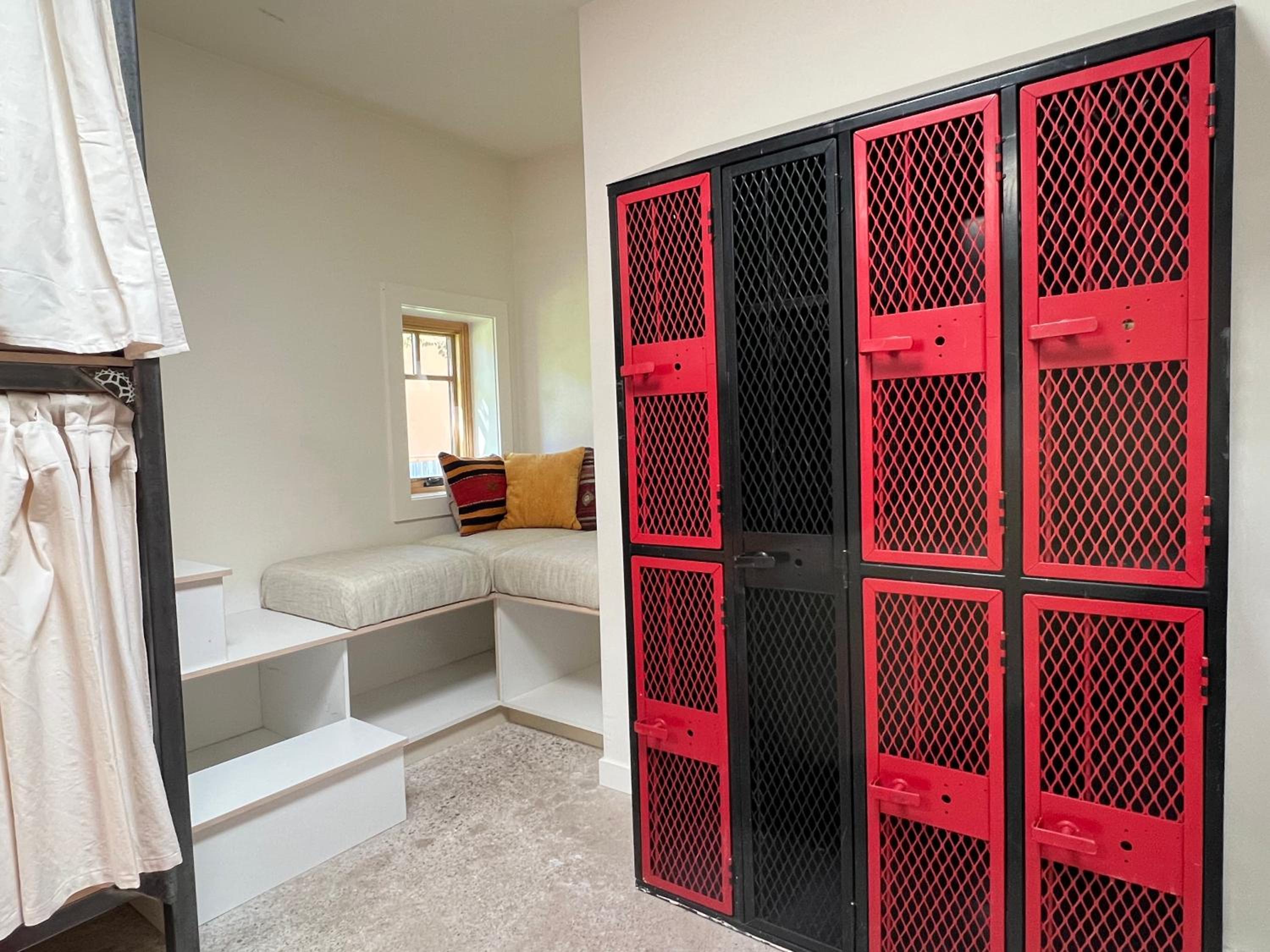 Bed in 6-Bed Mixed Dormitory Room photo 3