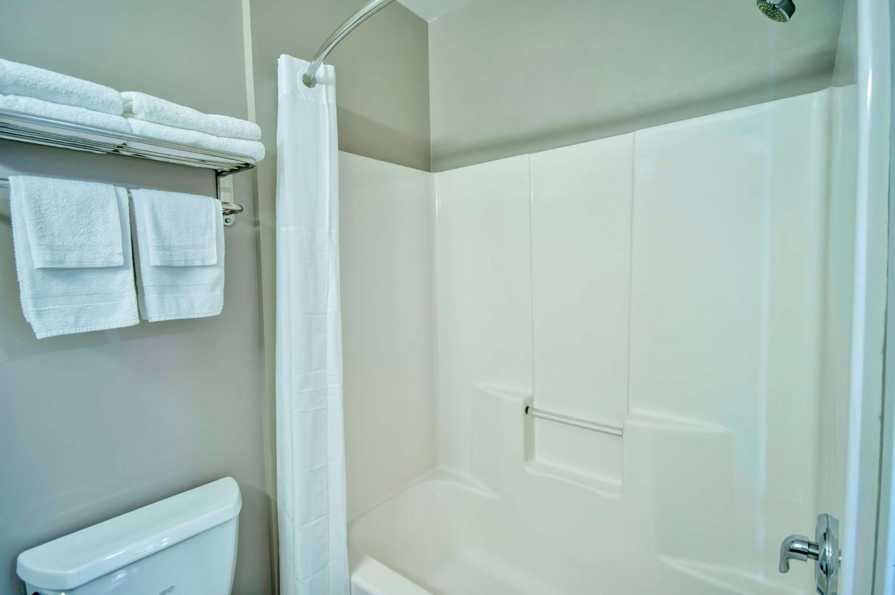 Deluxe Queen Room - Non-Smoking - Photo 3