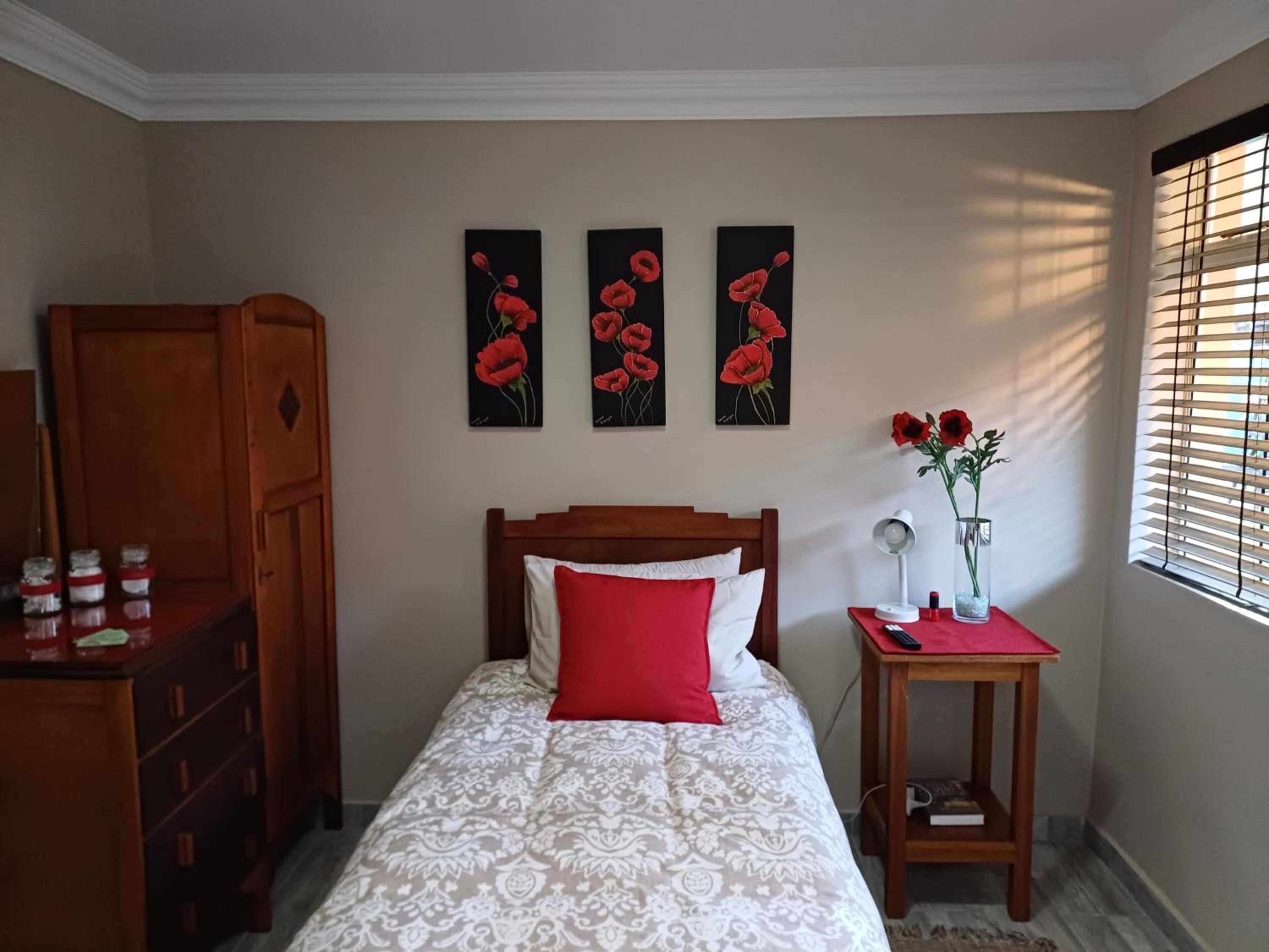 Single Room with Private Bathroom photo 1