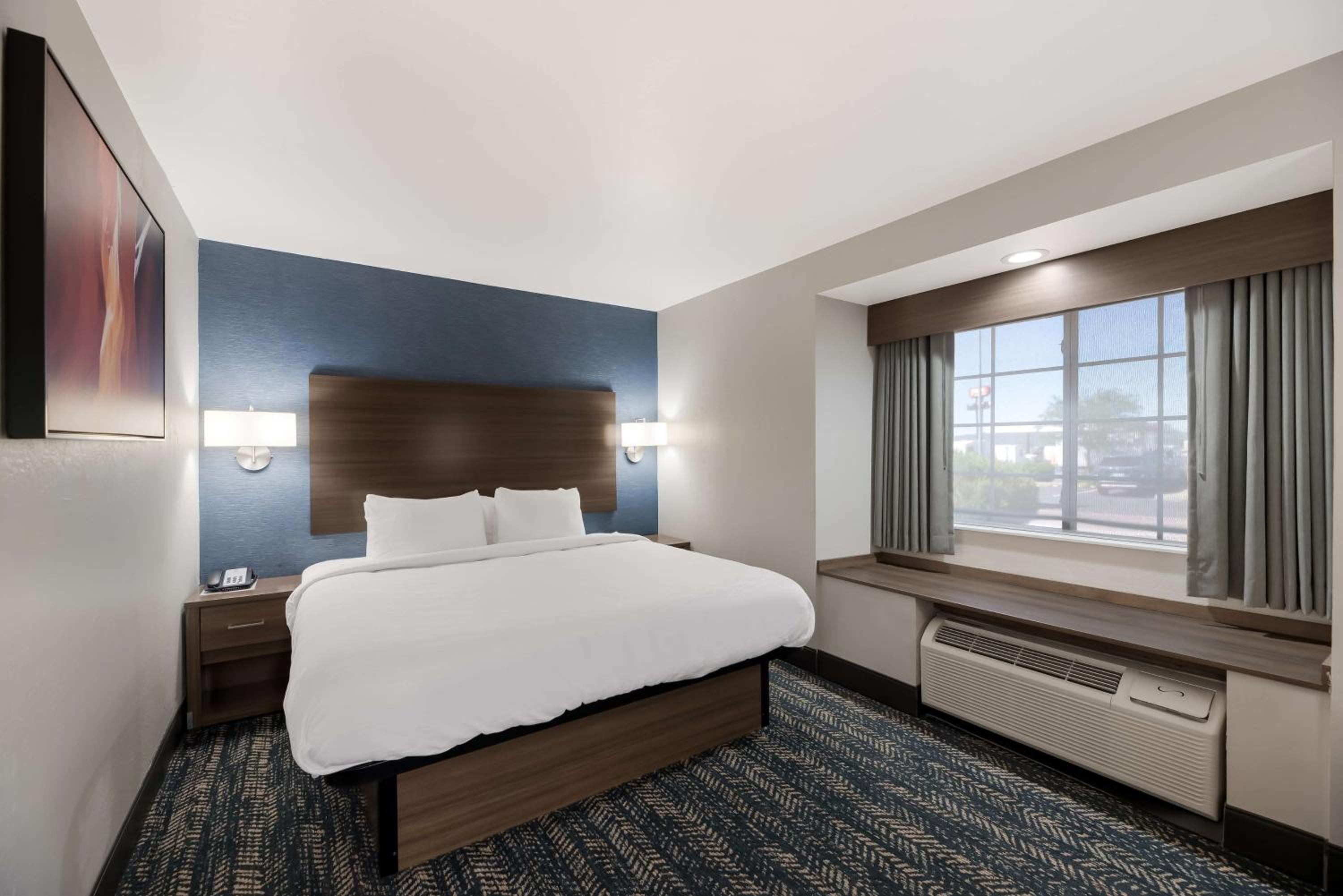 King Room with Walk-in Shower - Non-Smoking - Photo 1
