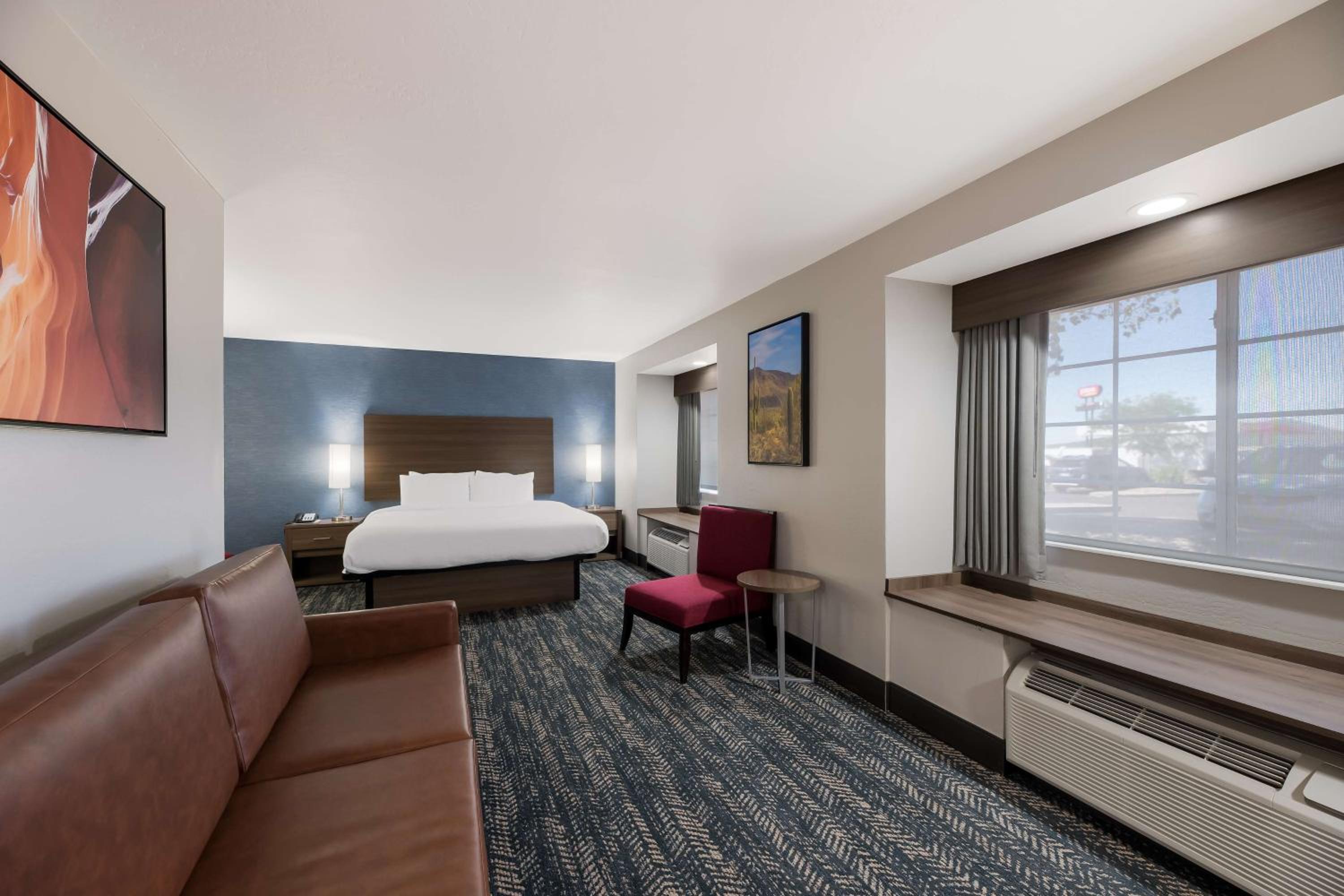 King Suite with Sofa Bed and Walk-In Shower - Non-Smoking - Photo 1