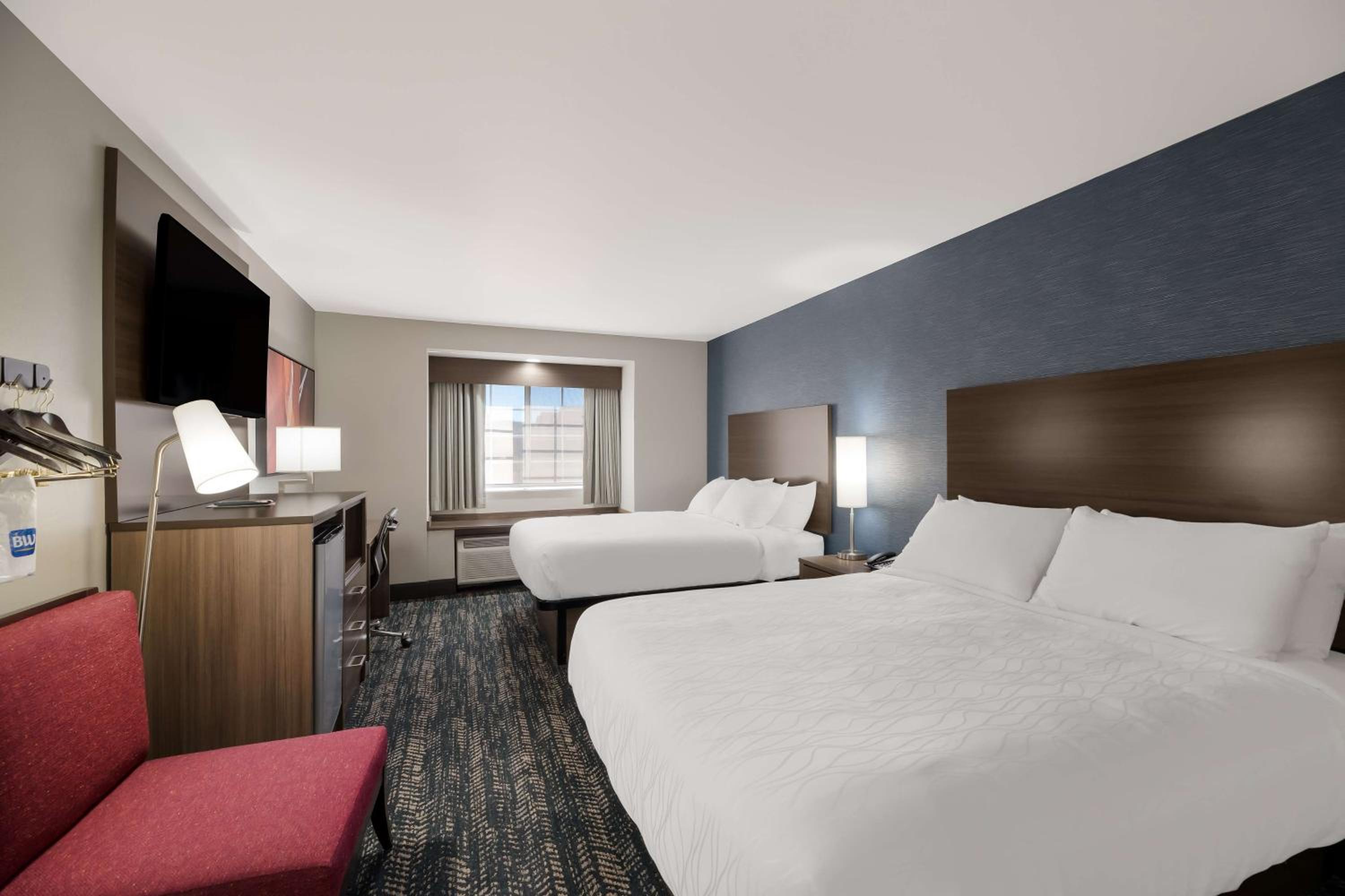Queen Room with Two Queen Beds and Walk-In Shower - Disability Access/Non-Smoking - Photo 1