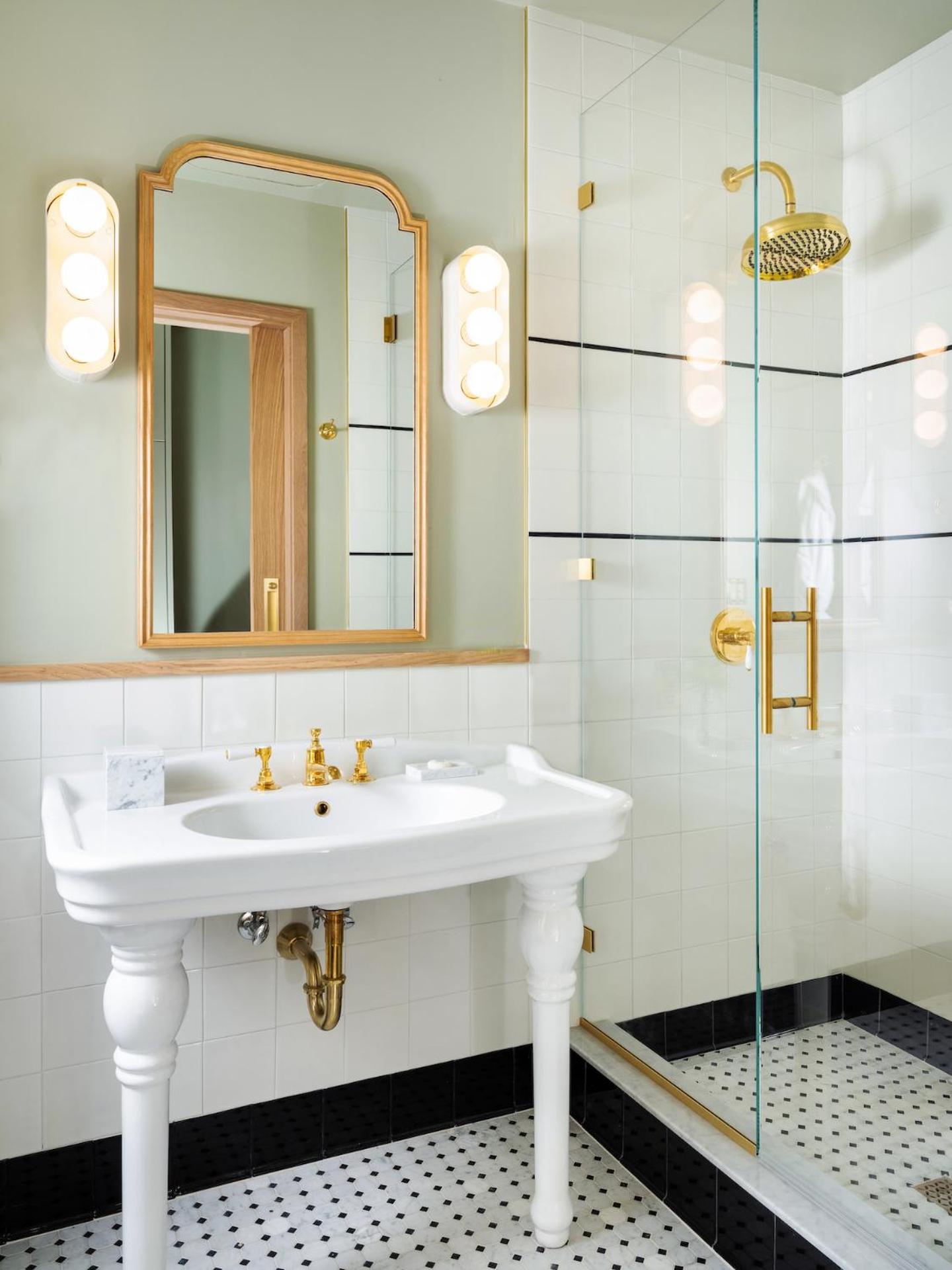 Standard King Room - Photo 4