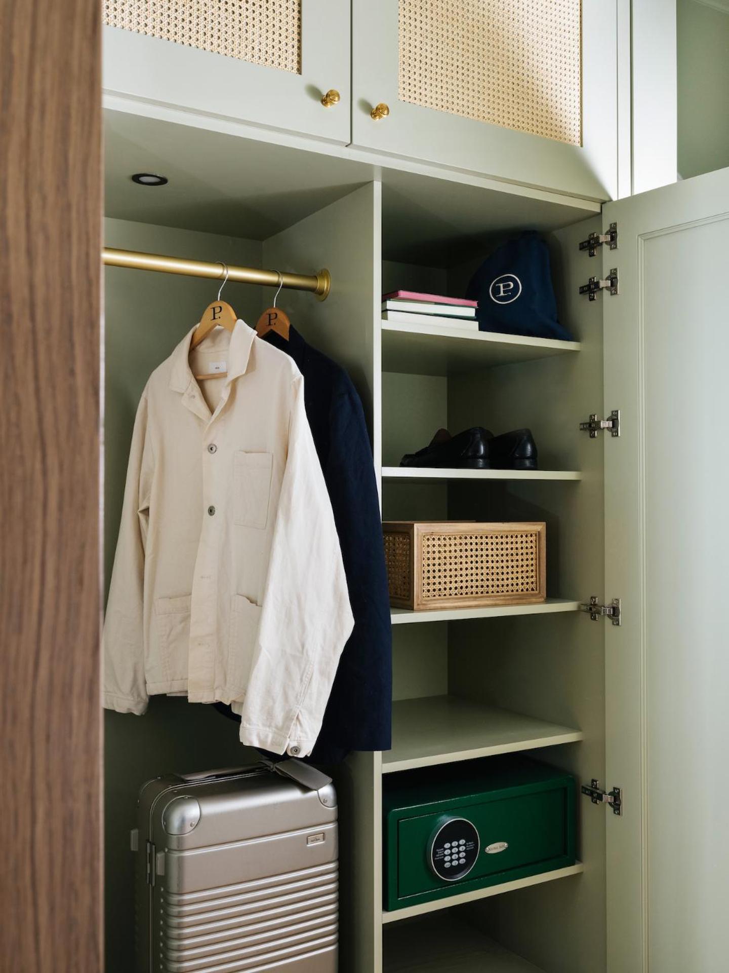 Standard King Room - Photo 10
