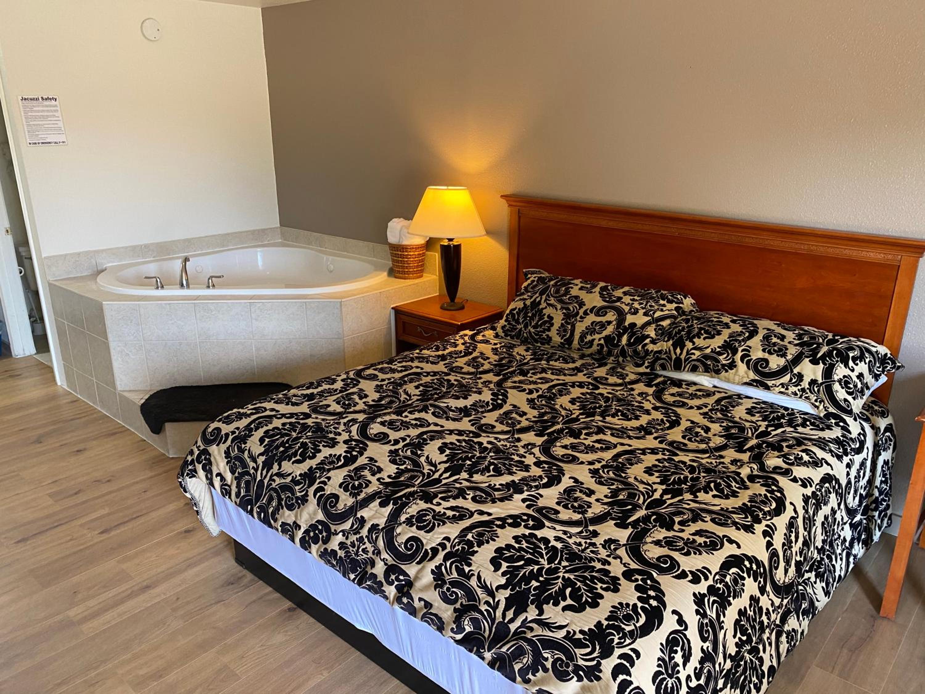 King Room with Spa Bath photo 3