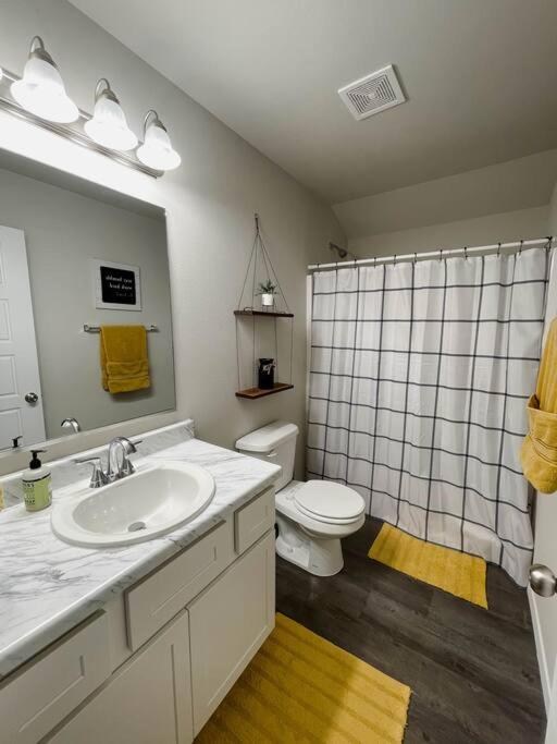 Four-Bedroom House photo 2