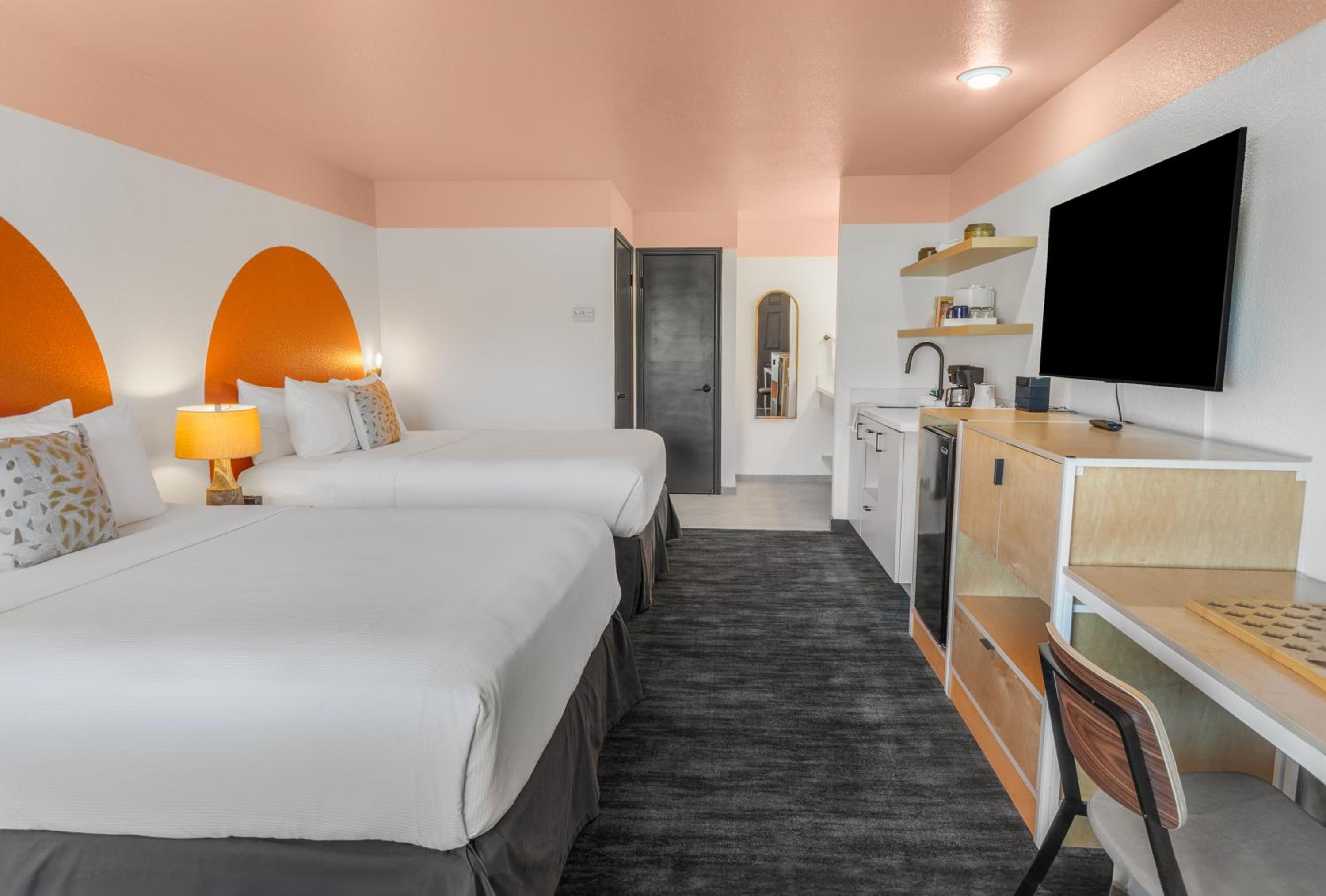 Deluxe Queen Room With Two Queen Beds
