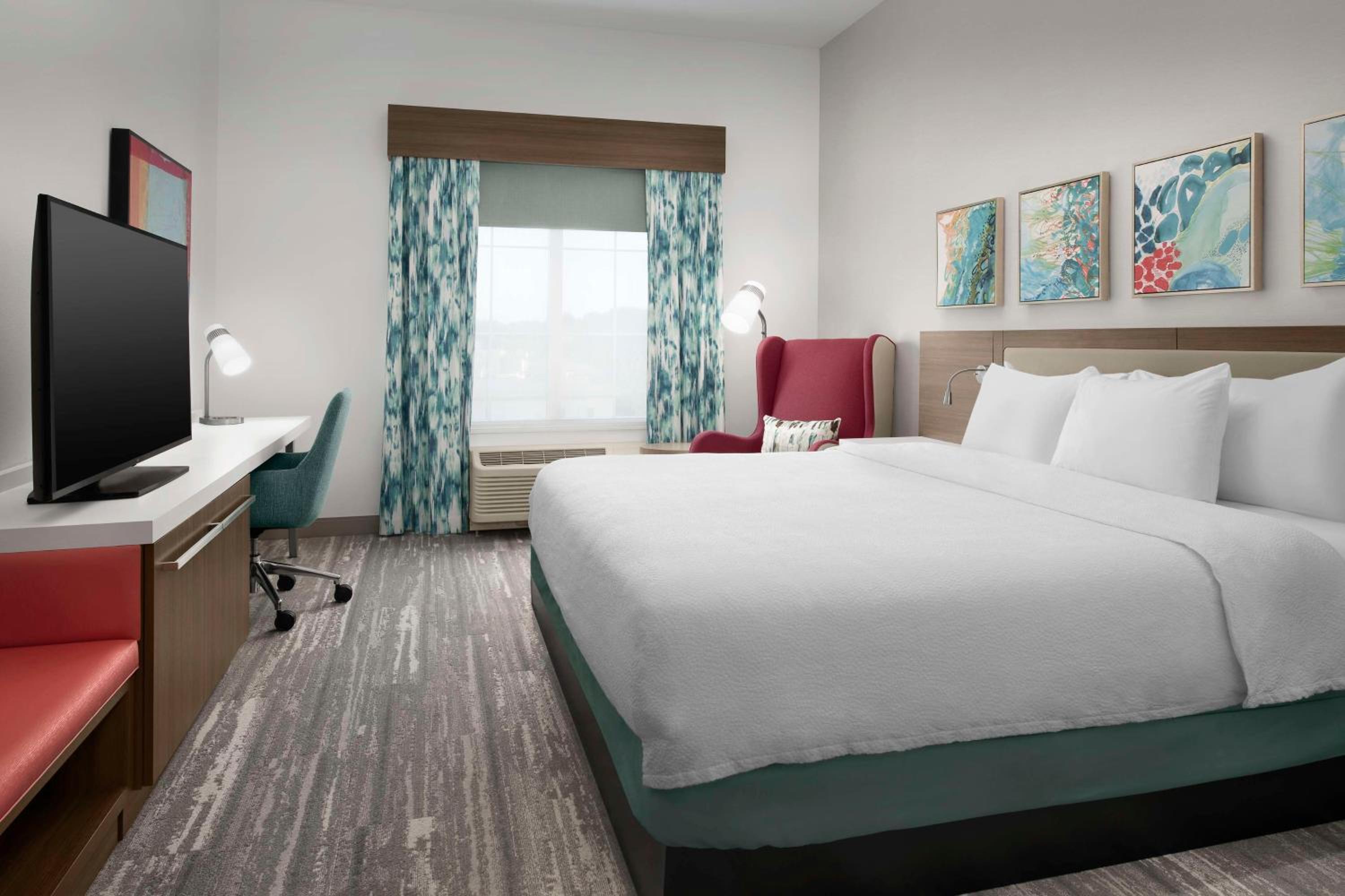 King Room with Roll-In Shower - Mobility Access - Photo 1