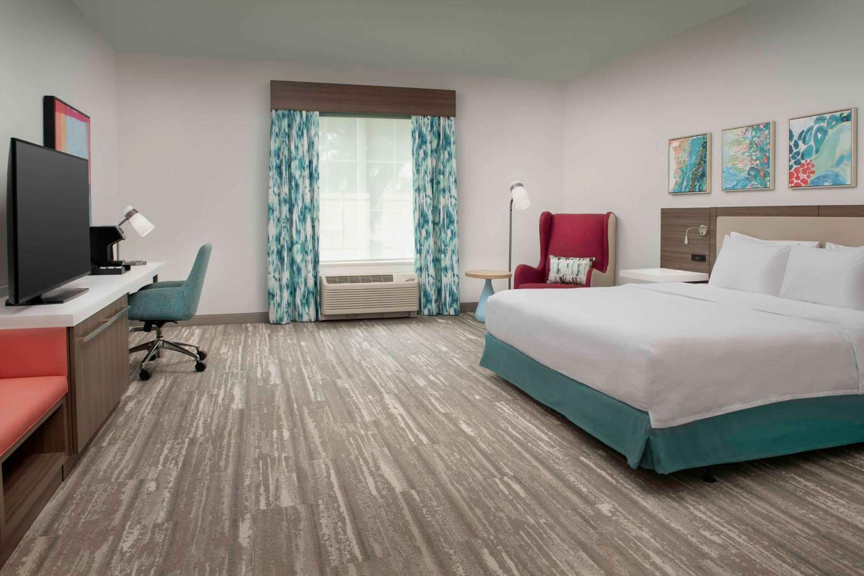 King Room with Roll-In Shower - Mobility Access - Photo 2