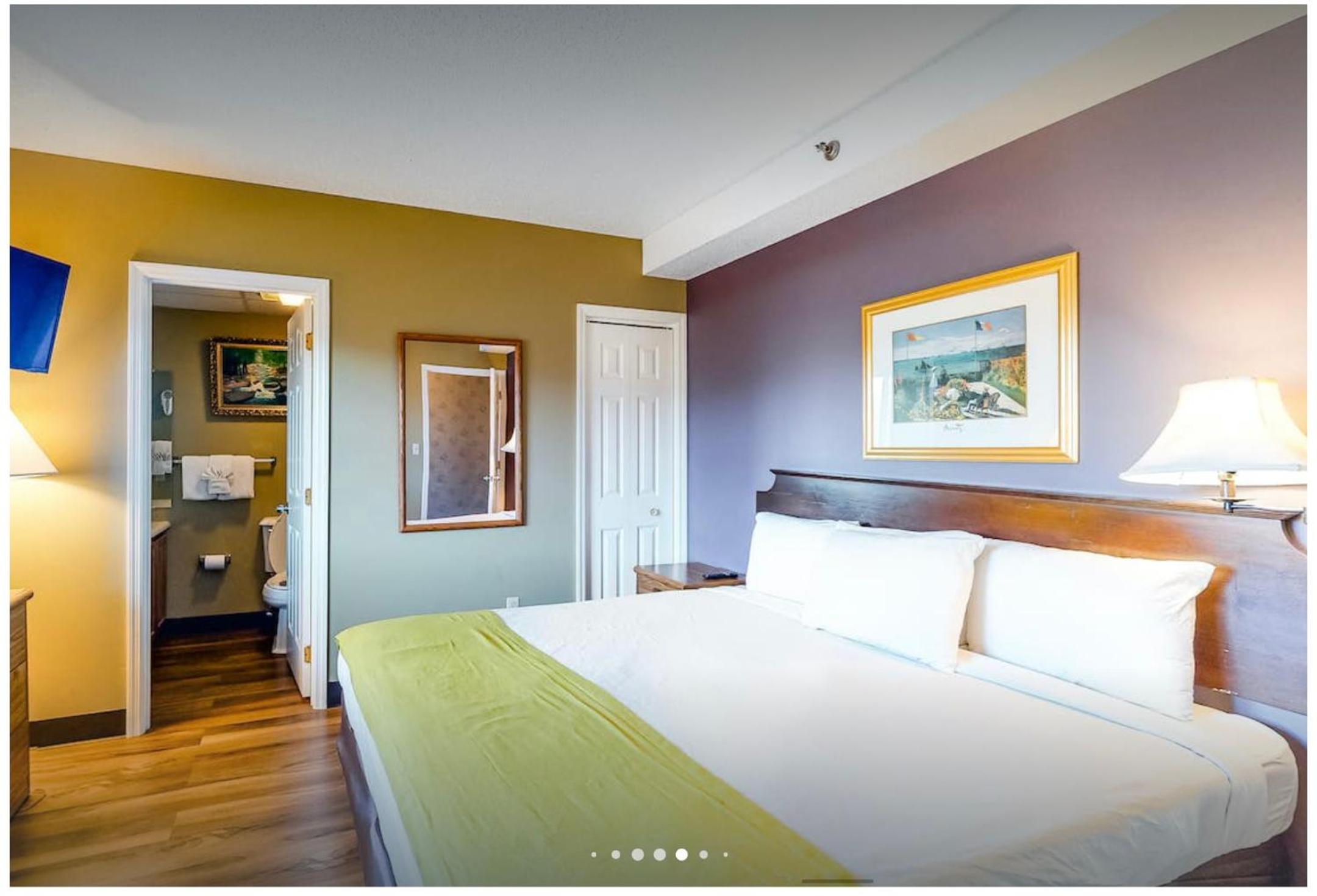 Two-Bedroom Apartment with Mountain View
