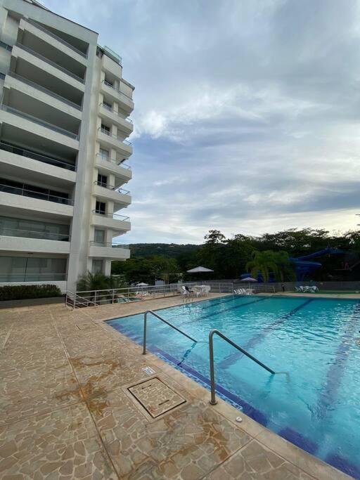 One-Bedroom Apartment with Balcony and Mountain View   photo 2