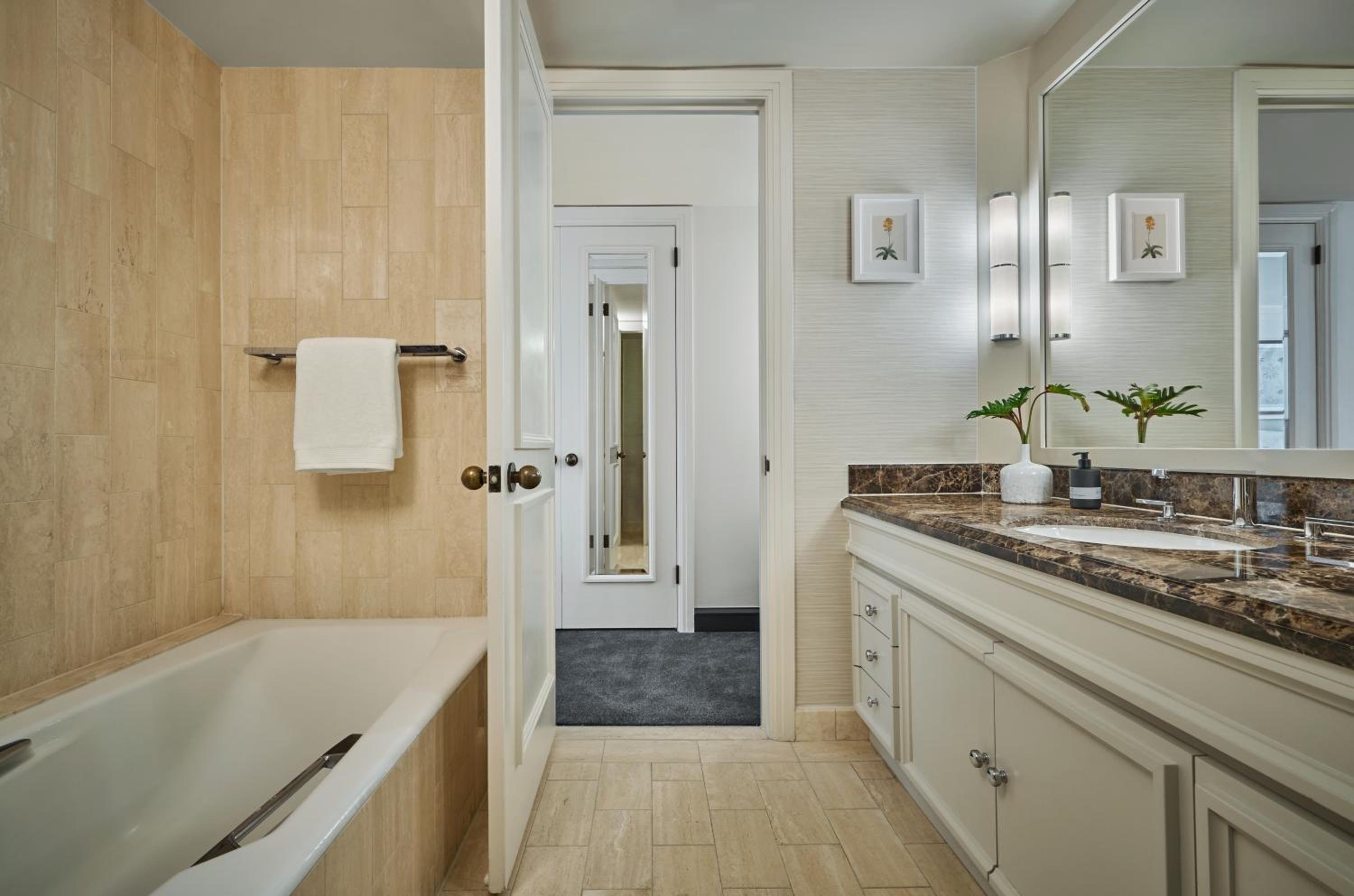 Island Specialty Suite - Photo 4
