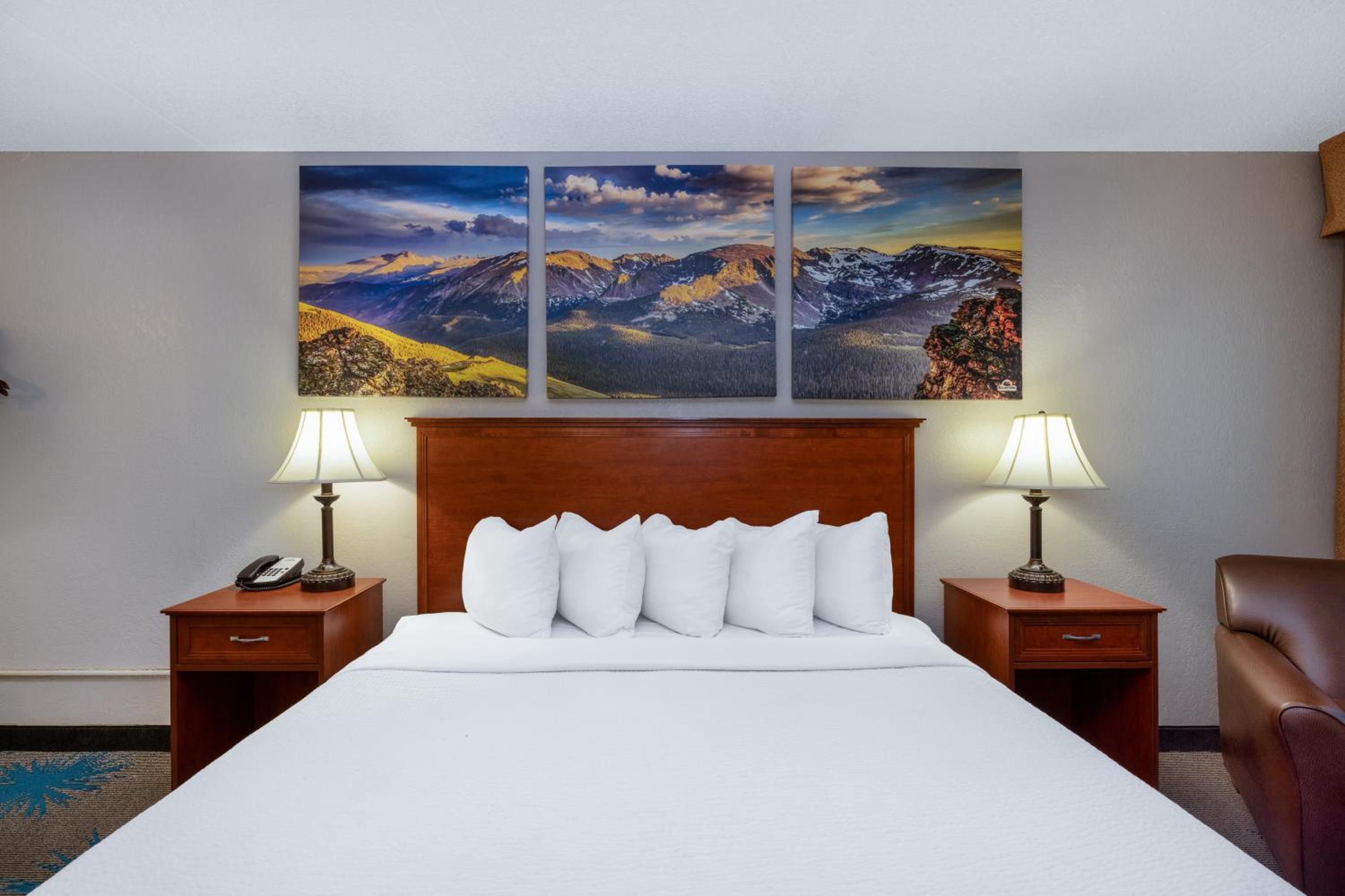 King Room - Non-Smoking - Photo 2