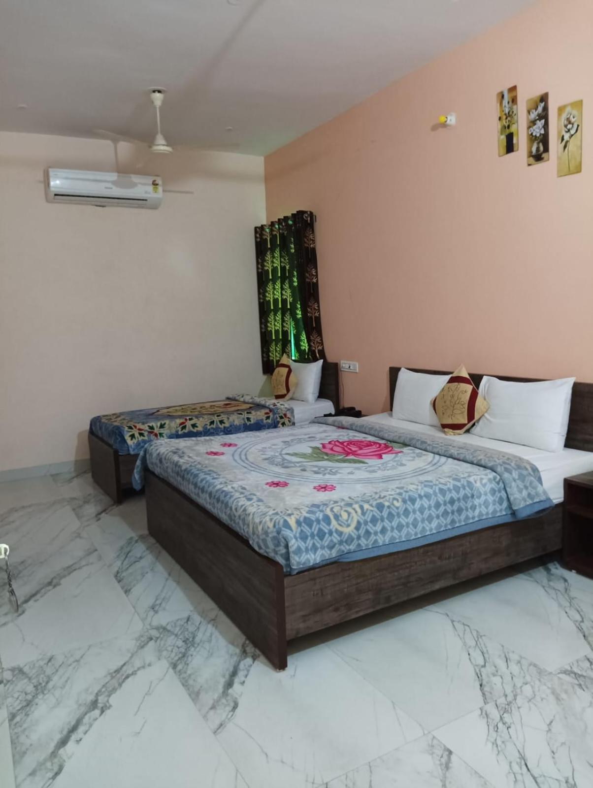 Double Room with Private Bathroom photo 2