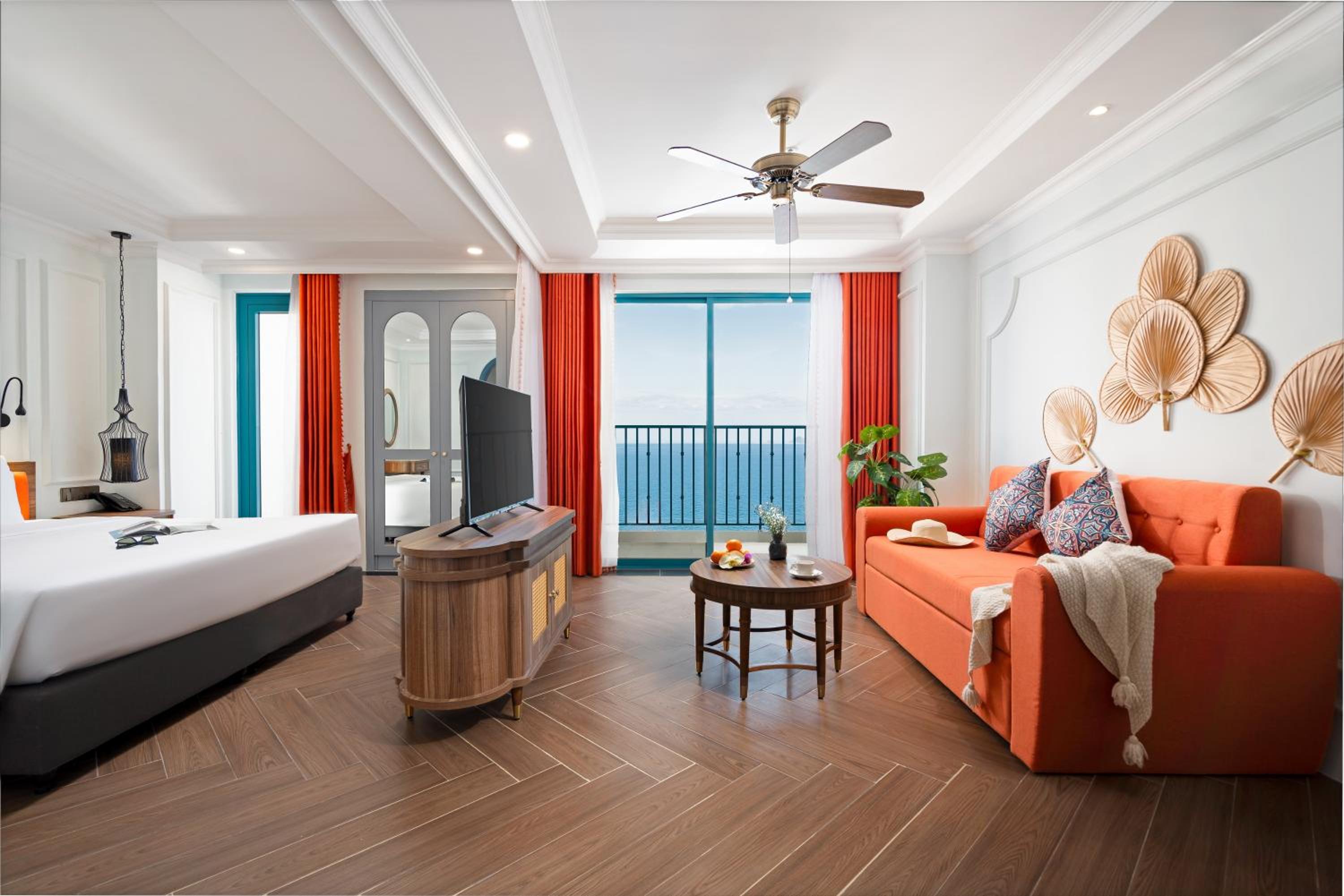 Premier Sea View with Balcony, Bathtub photo 2