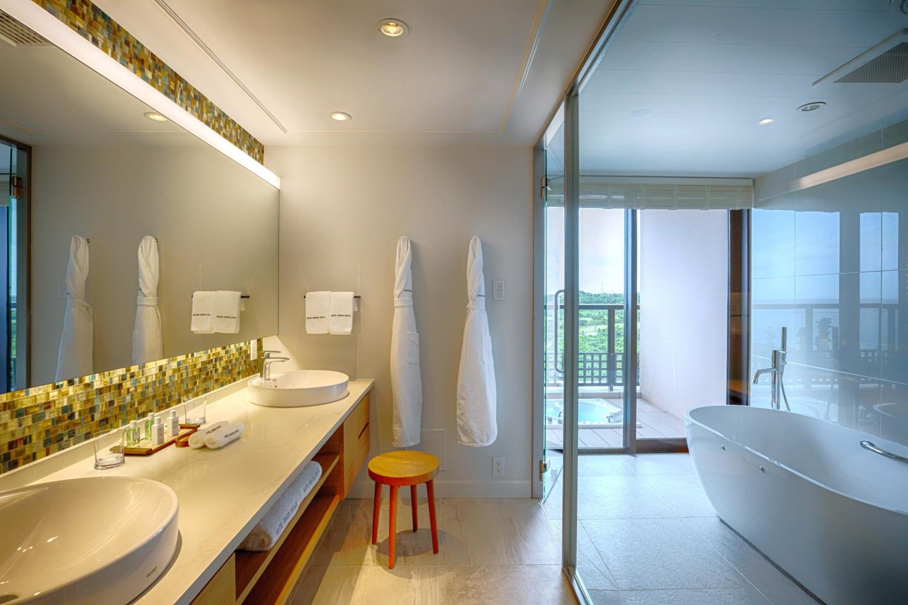 Mirage Floor Deluxe Suite  1 Bedroom (Non Smoking) - Photo 2