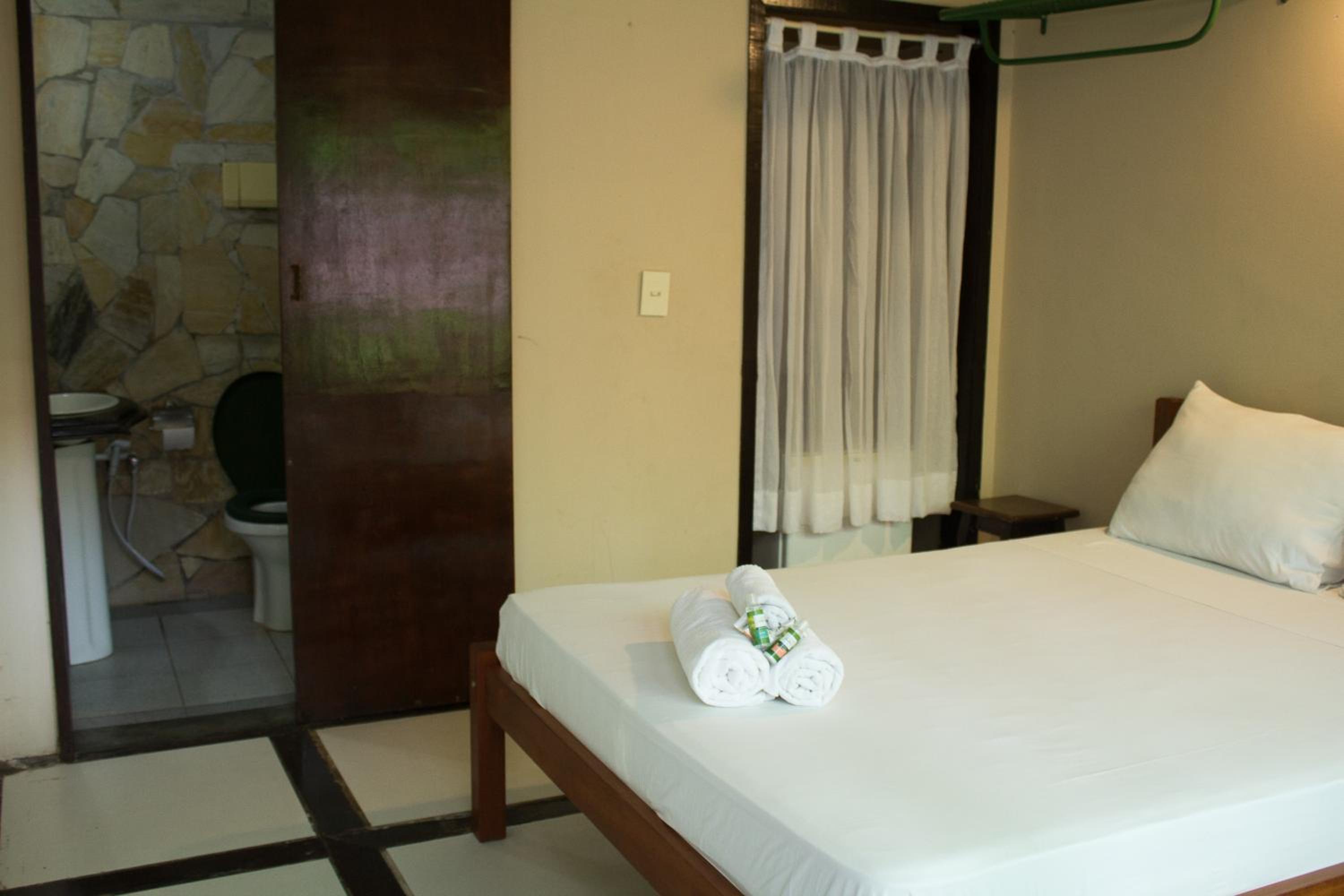 Standard Double Room - Photo 11