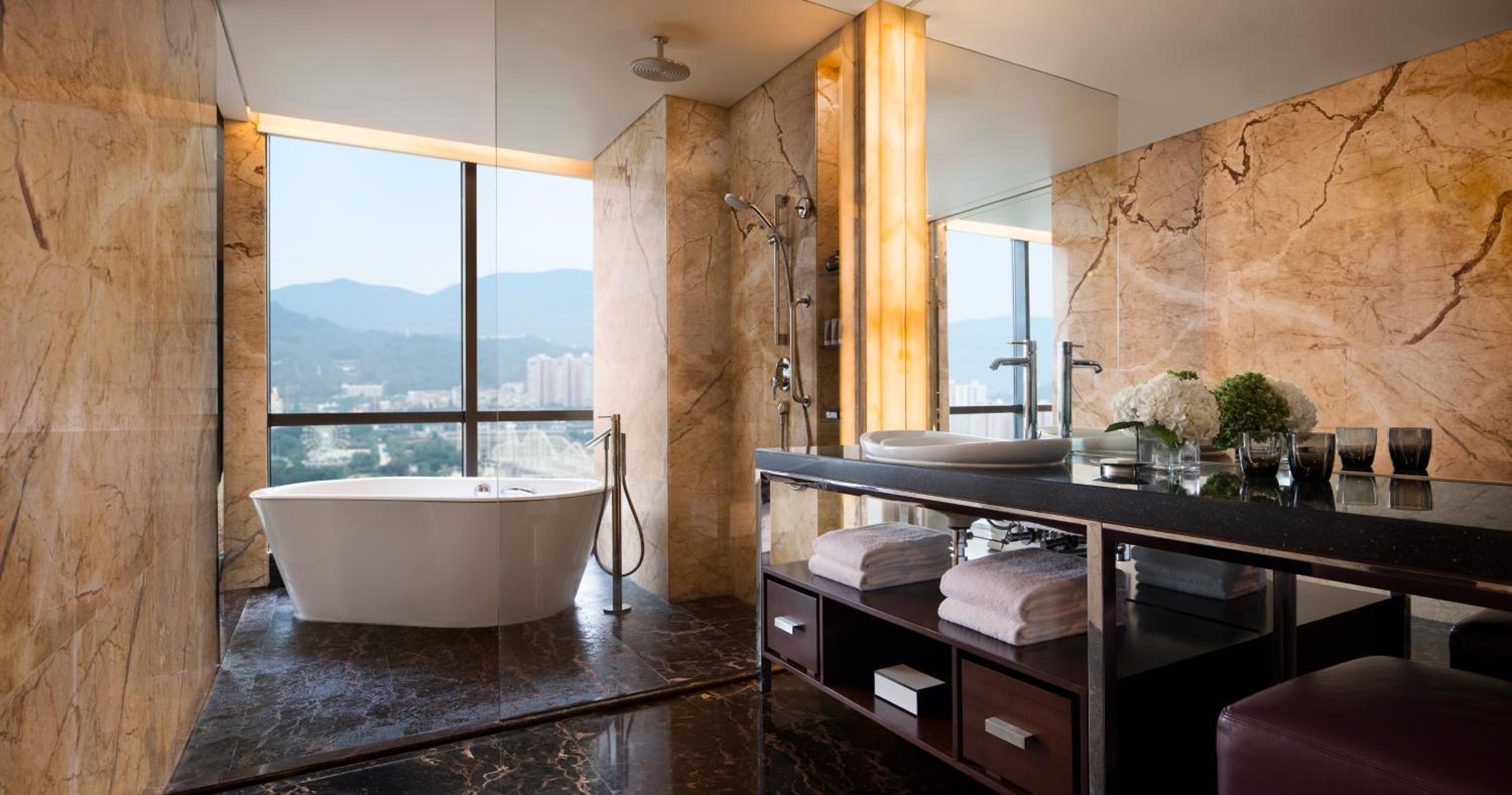 Deluxe Room with Two Double Beds - High Floor - Photo 1