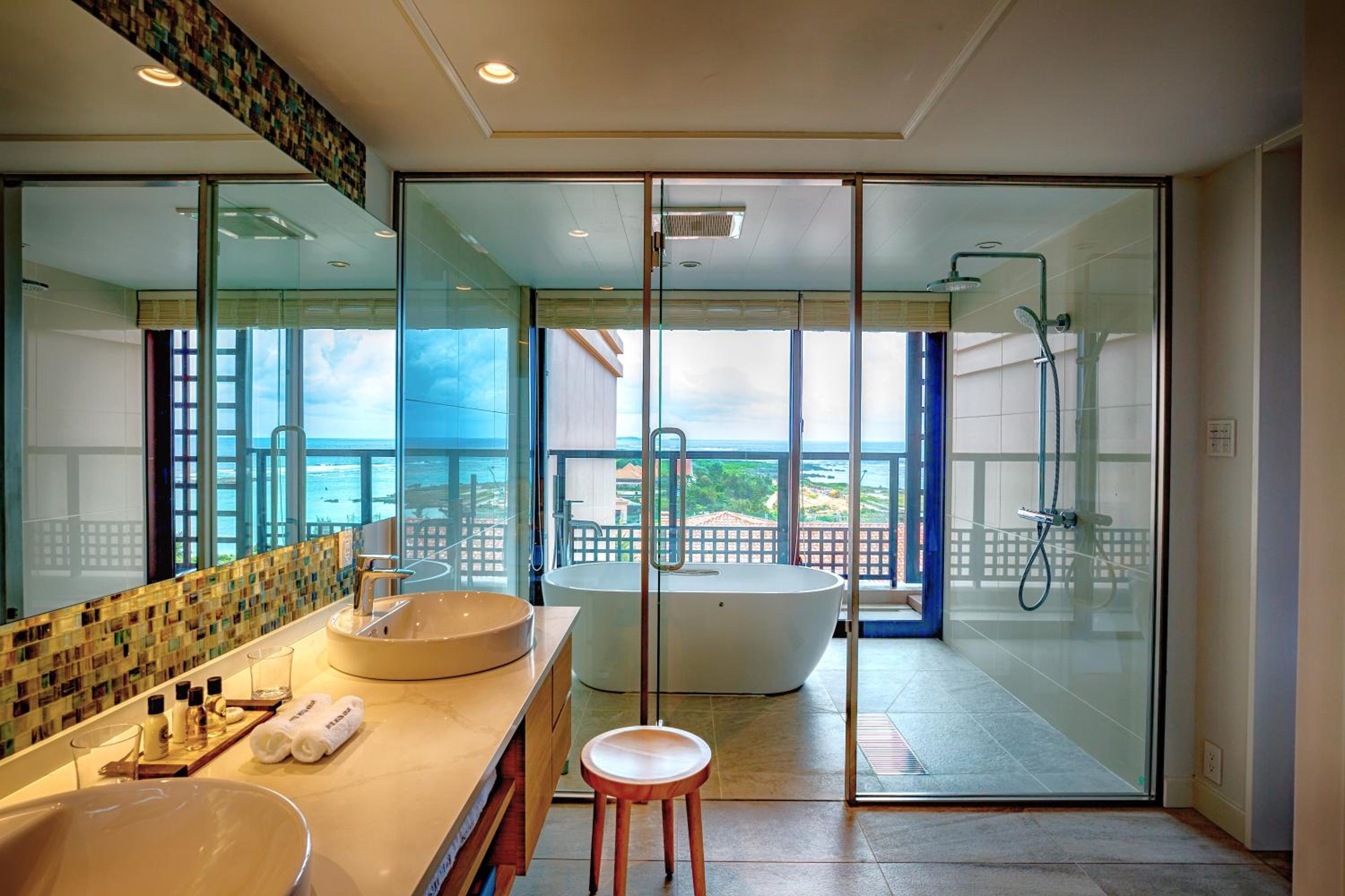 Deluxe Suite, 1 Bedroom (Non Smoking) - Photo 2