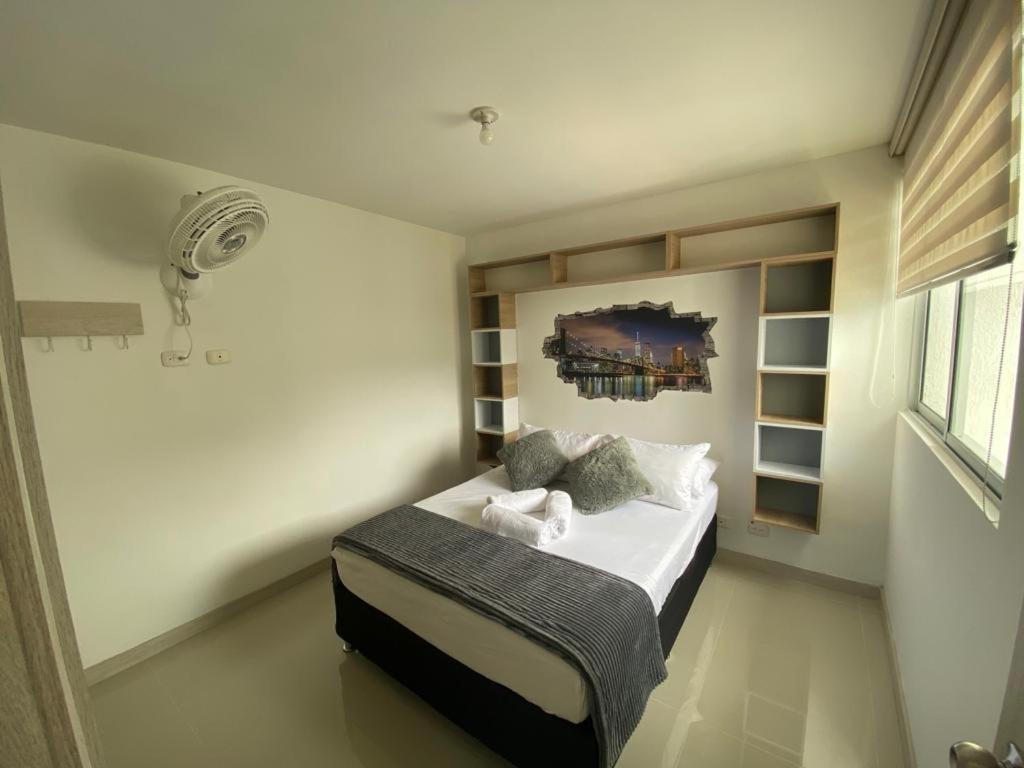 One-Bedroom Apartment with Balcony and Mountain View   photo 1