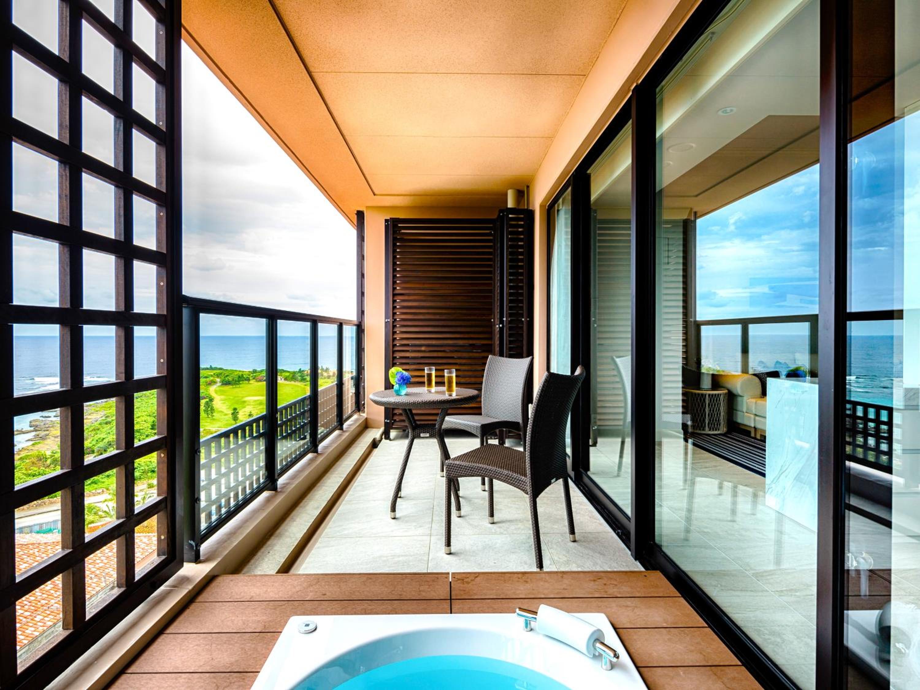 Superior Twin Room with Sea View - Photo 2