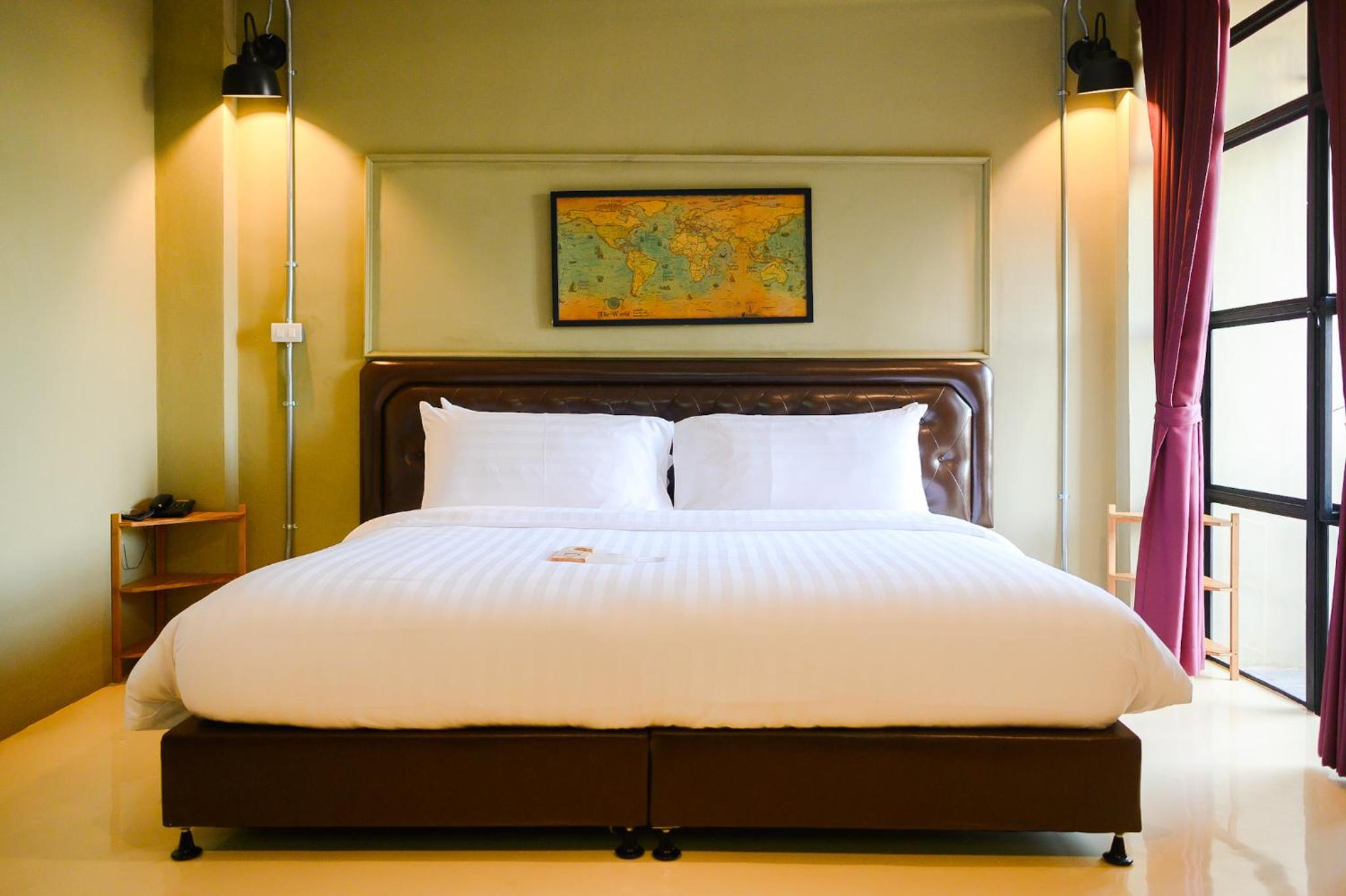 Deluxe King Room - Photo 1