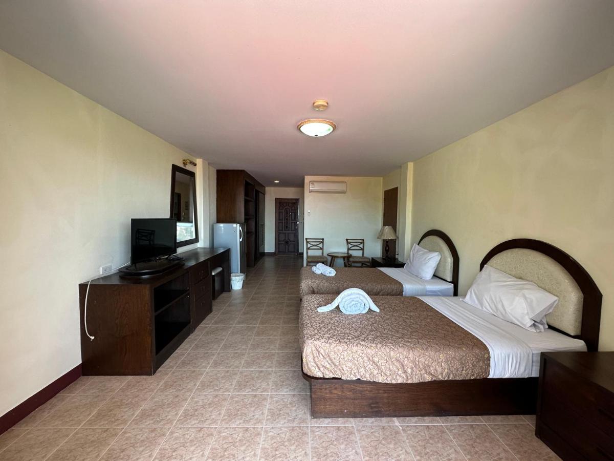 Deluxe Twin Room with Balcony photo 2