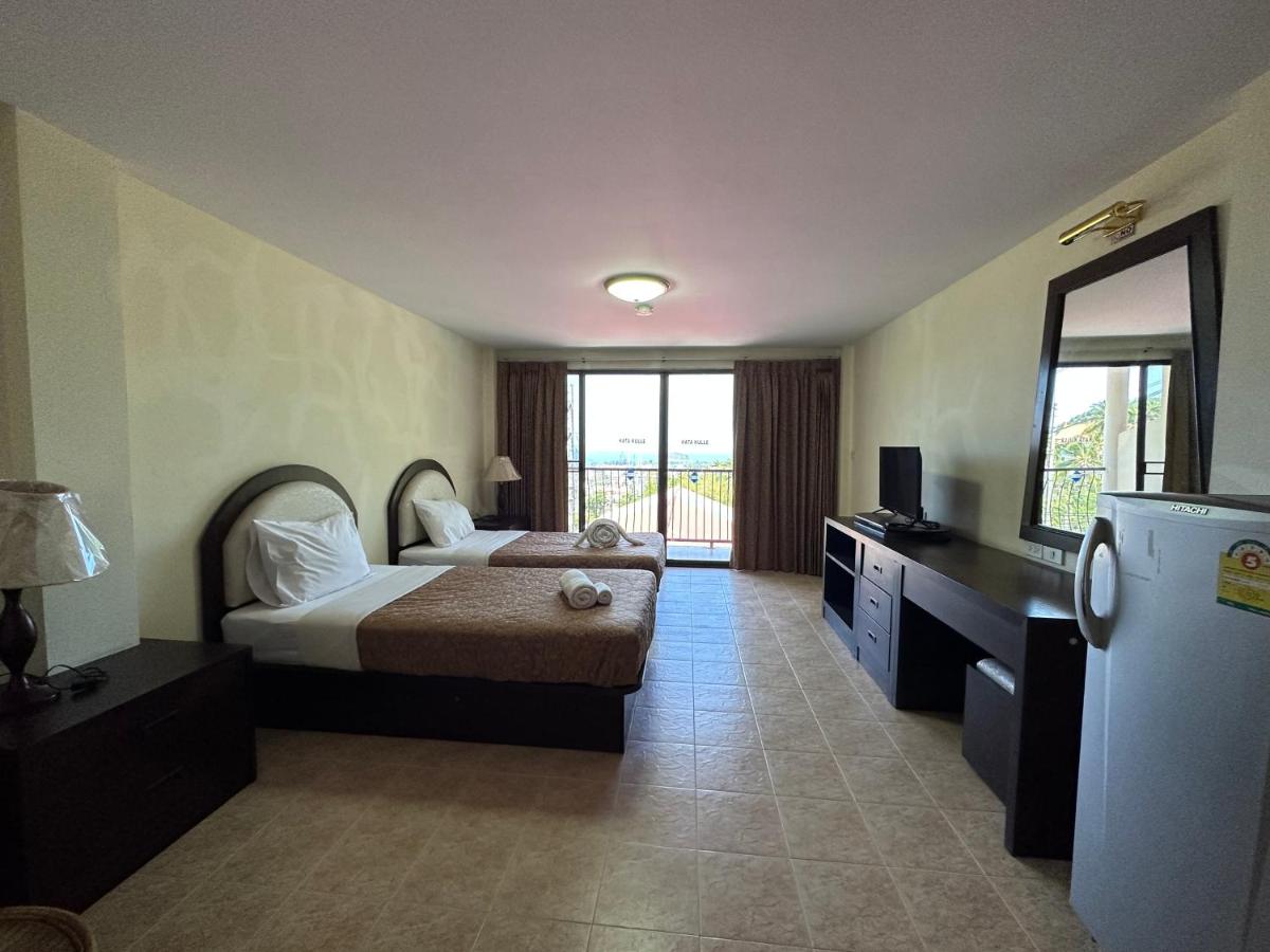 Deluxe Twin Room with Balcony photo 3