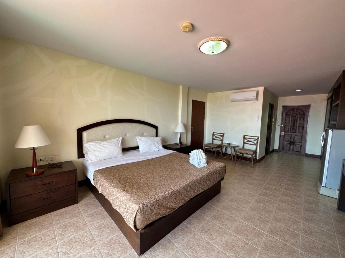 Deluxe Double Room with Balcony photo 3