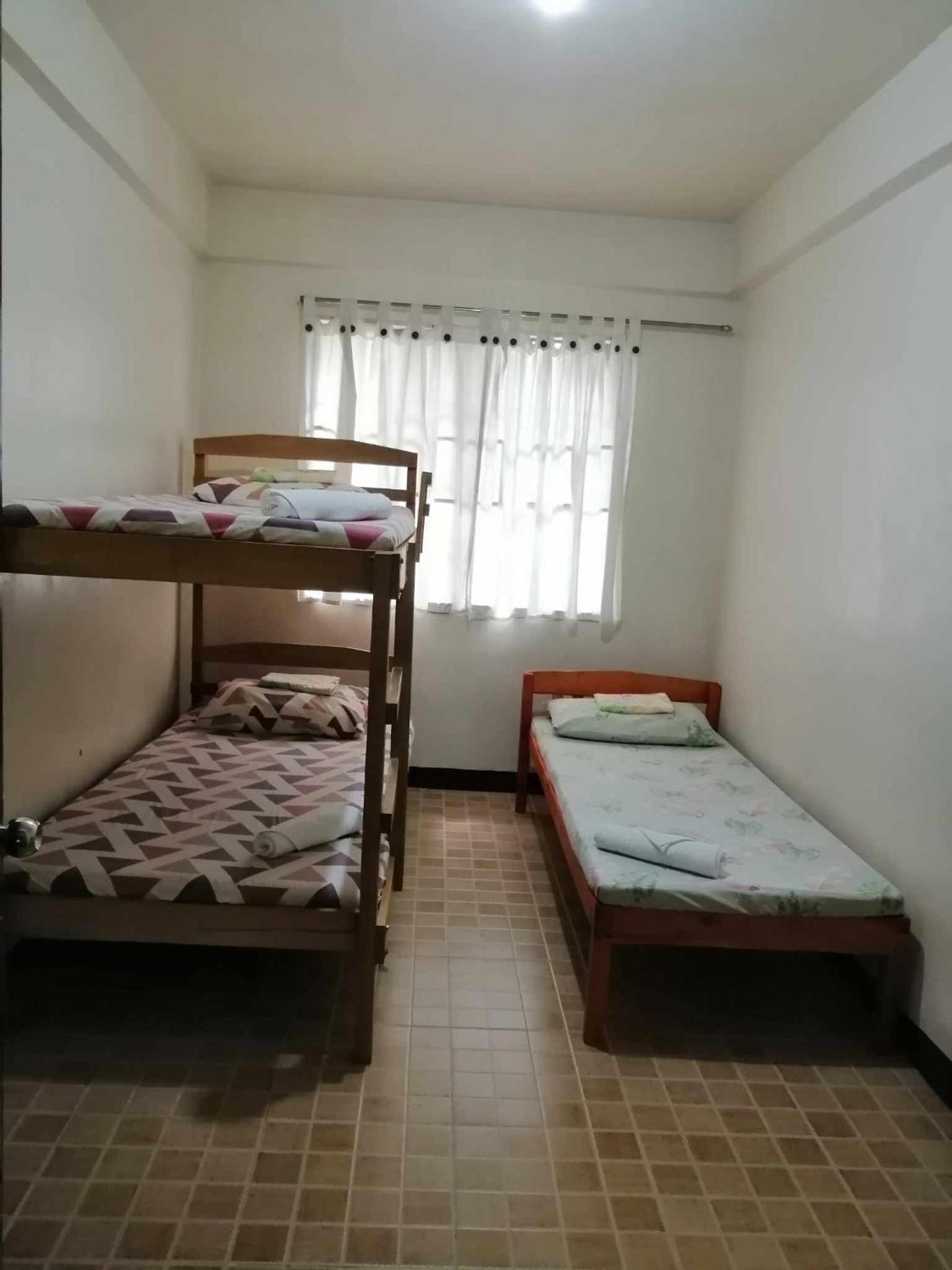 Basic Triple Room with Shared Bathroom photo 1