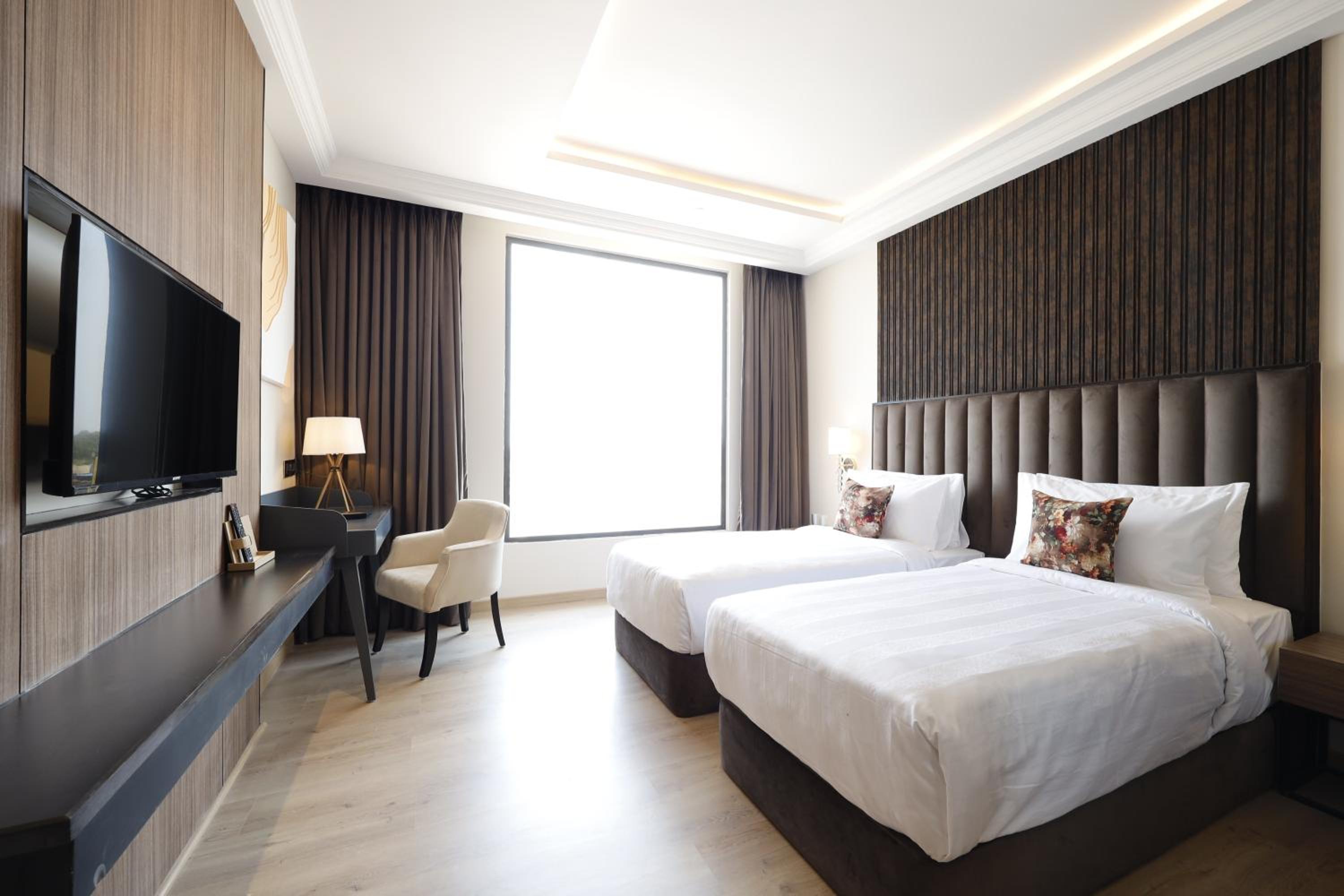 Deluxe Twin Room - Photo 8
