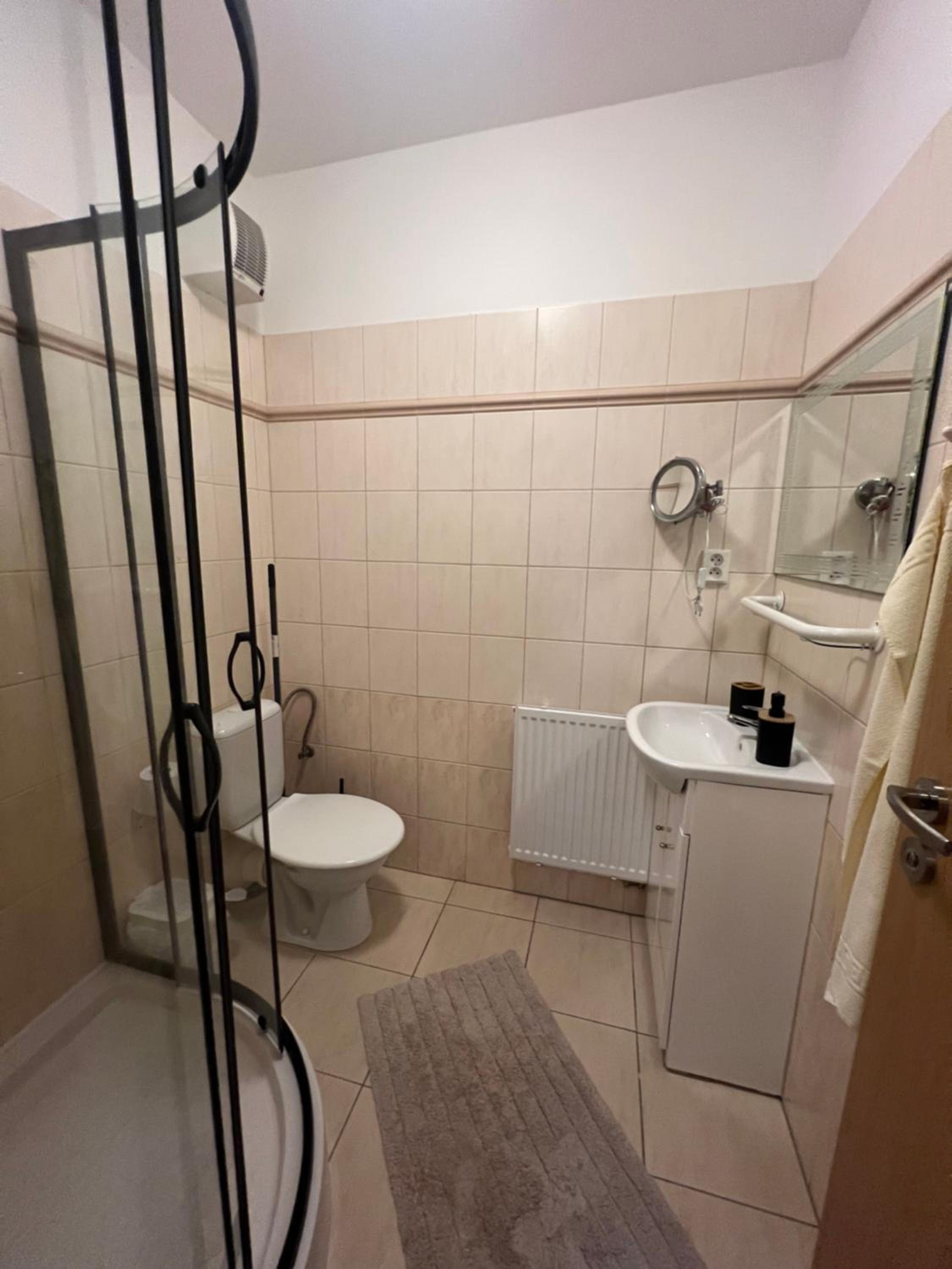 Deluxe One-Bedroom Apartment with City View photo 1