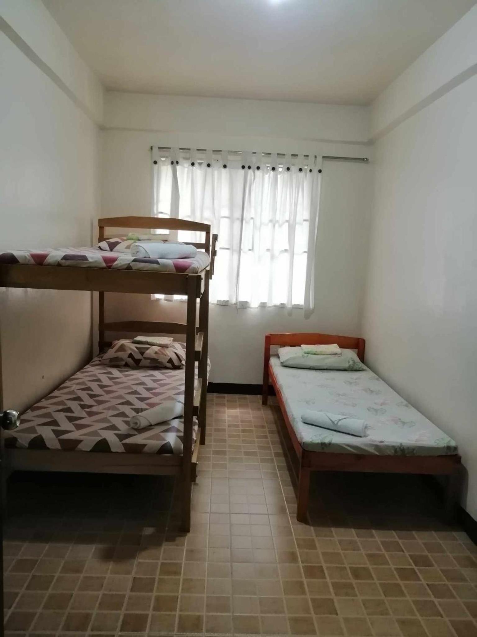 Basic Triple Room with Shared Bathroom photo 3