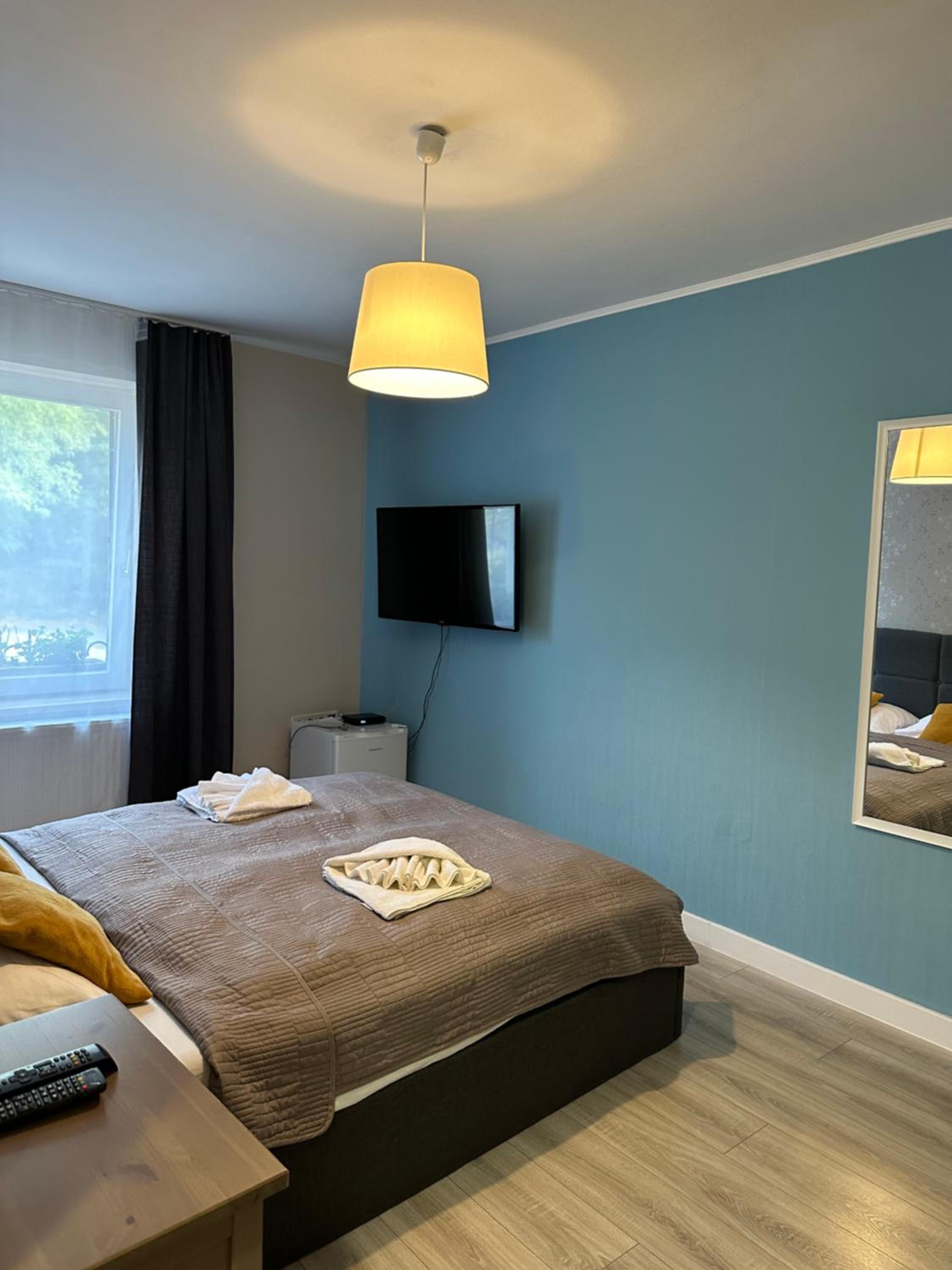 Deluxe Double Room with Shower - Photo 7