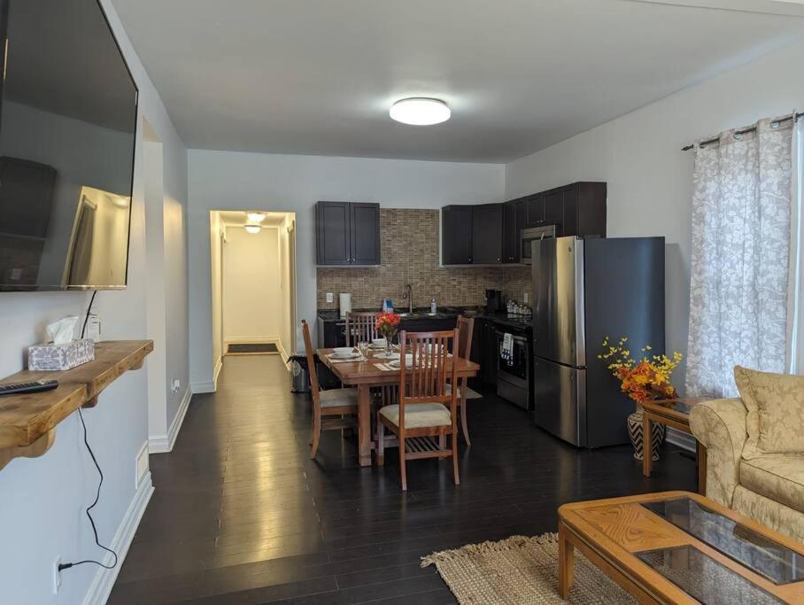 Three-Bedroom Apartment photo 2