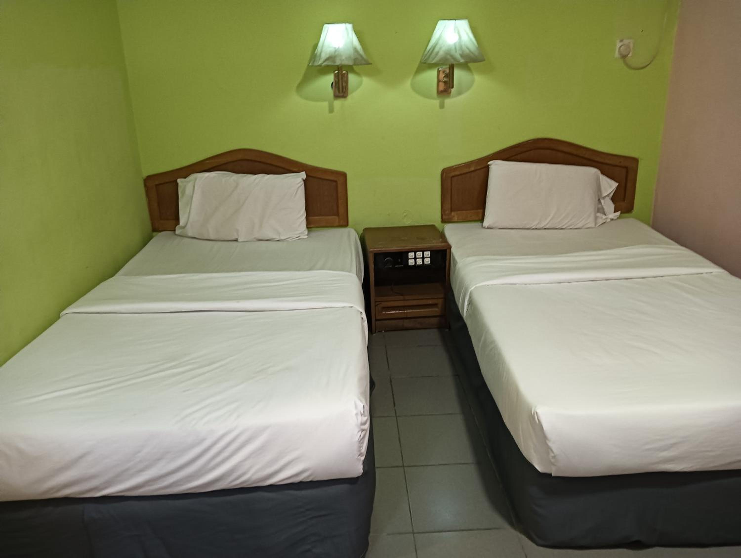 Standard Twin Room - Photo 2