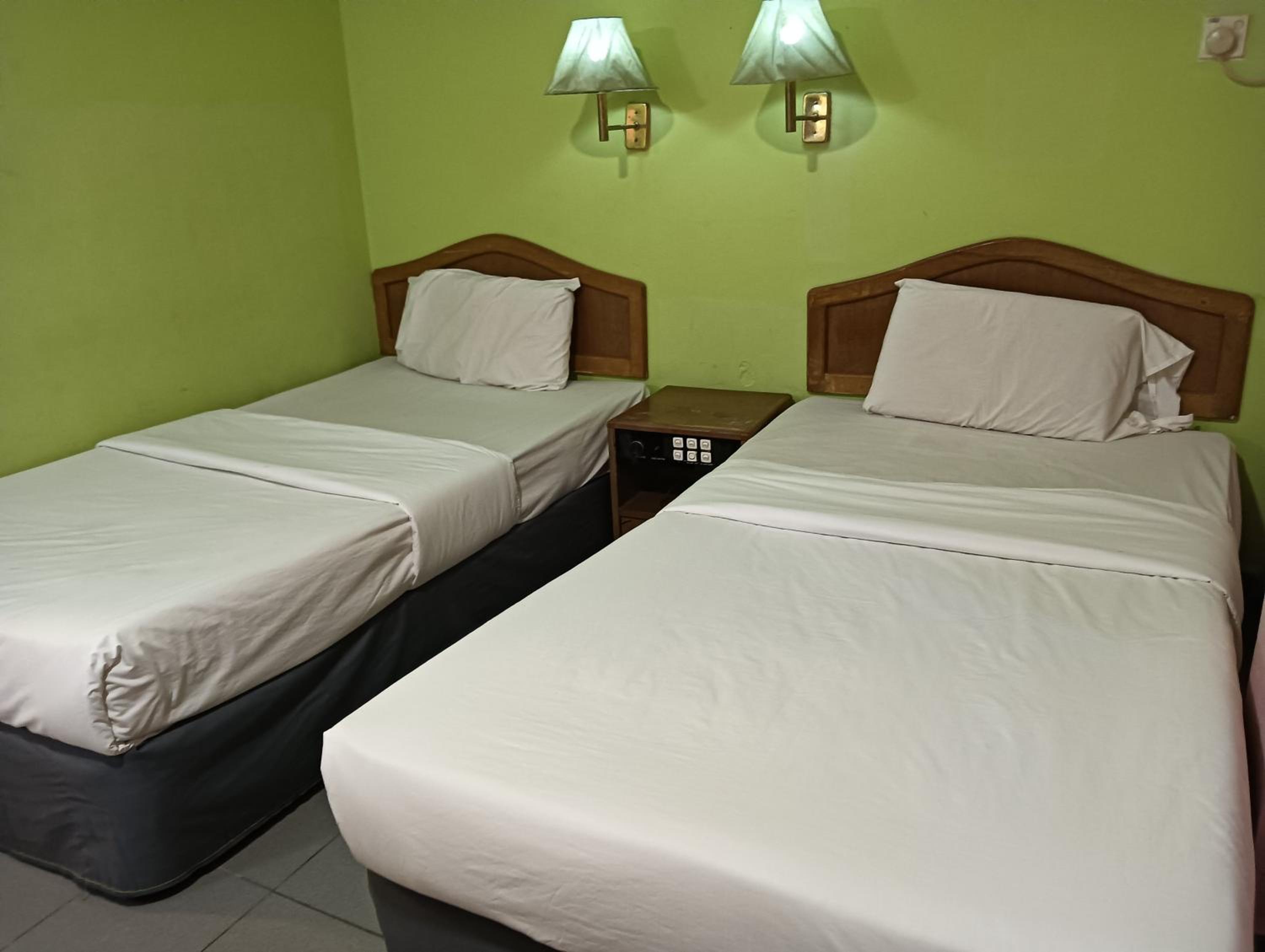 Standard Twin Room - Photo 3