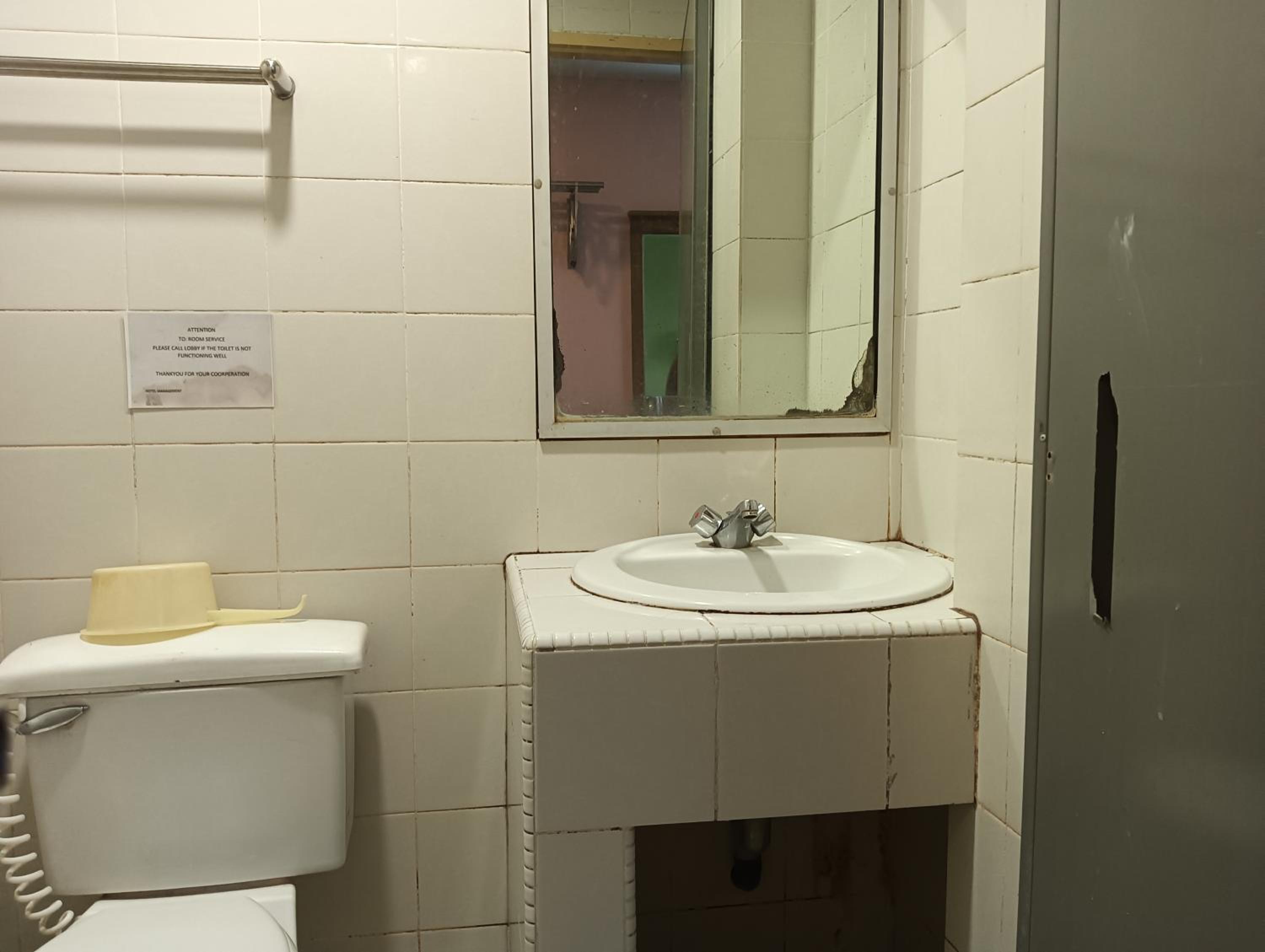 Standard Twin Room - Photo 5