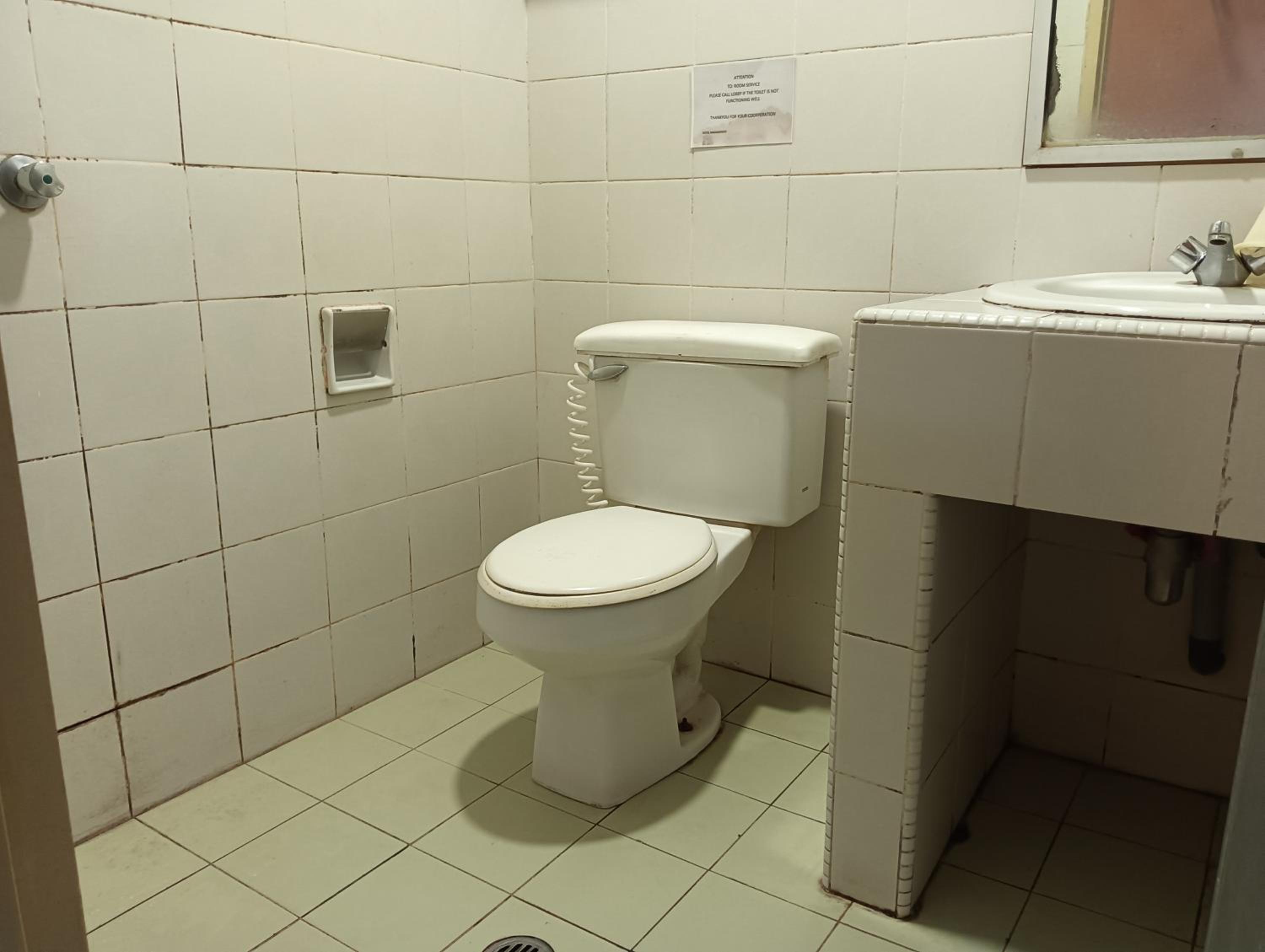 Standard Twin Room - Photo 6