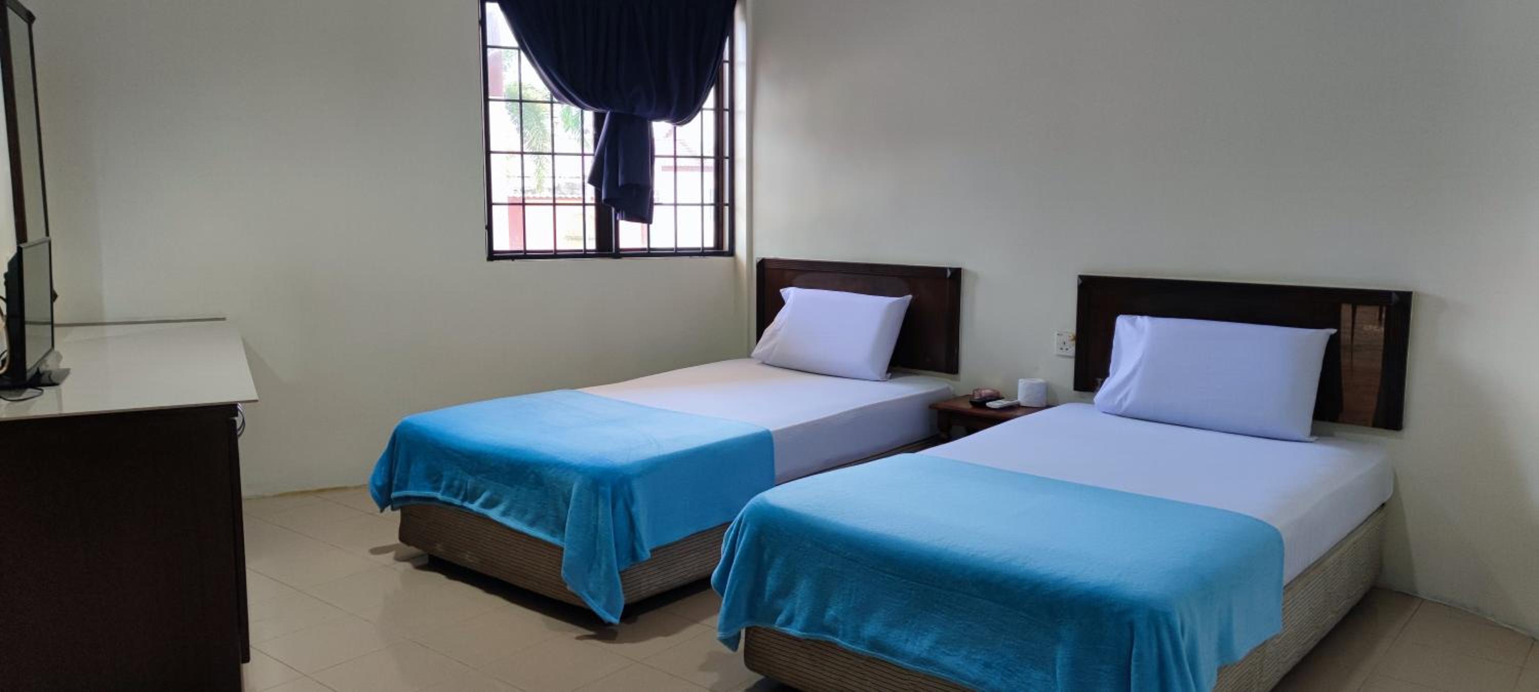 Single Bed In Dormitory Room photo 1