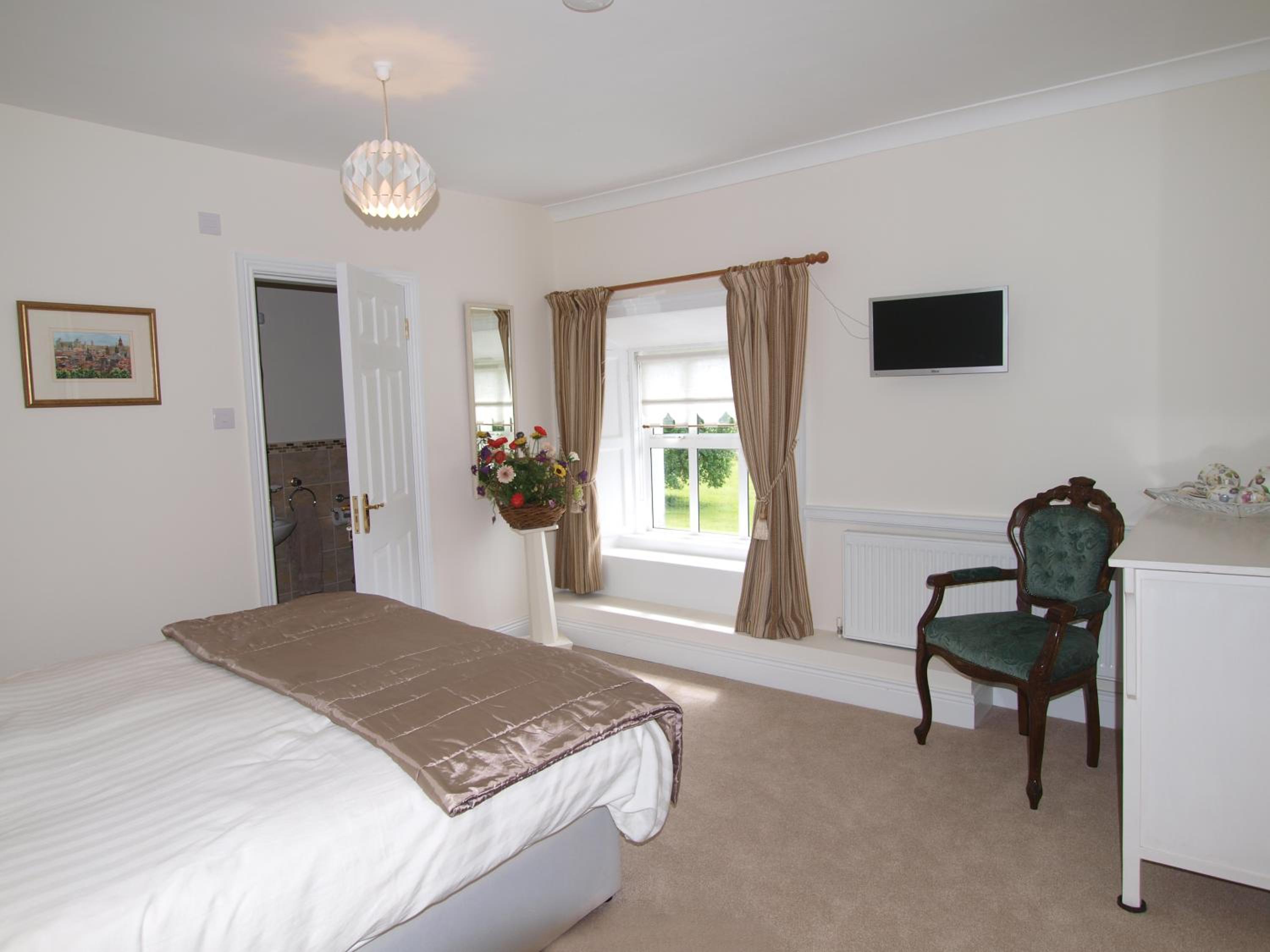 Deluxe Double Room with Shower - Photo 2