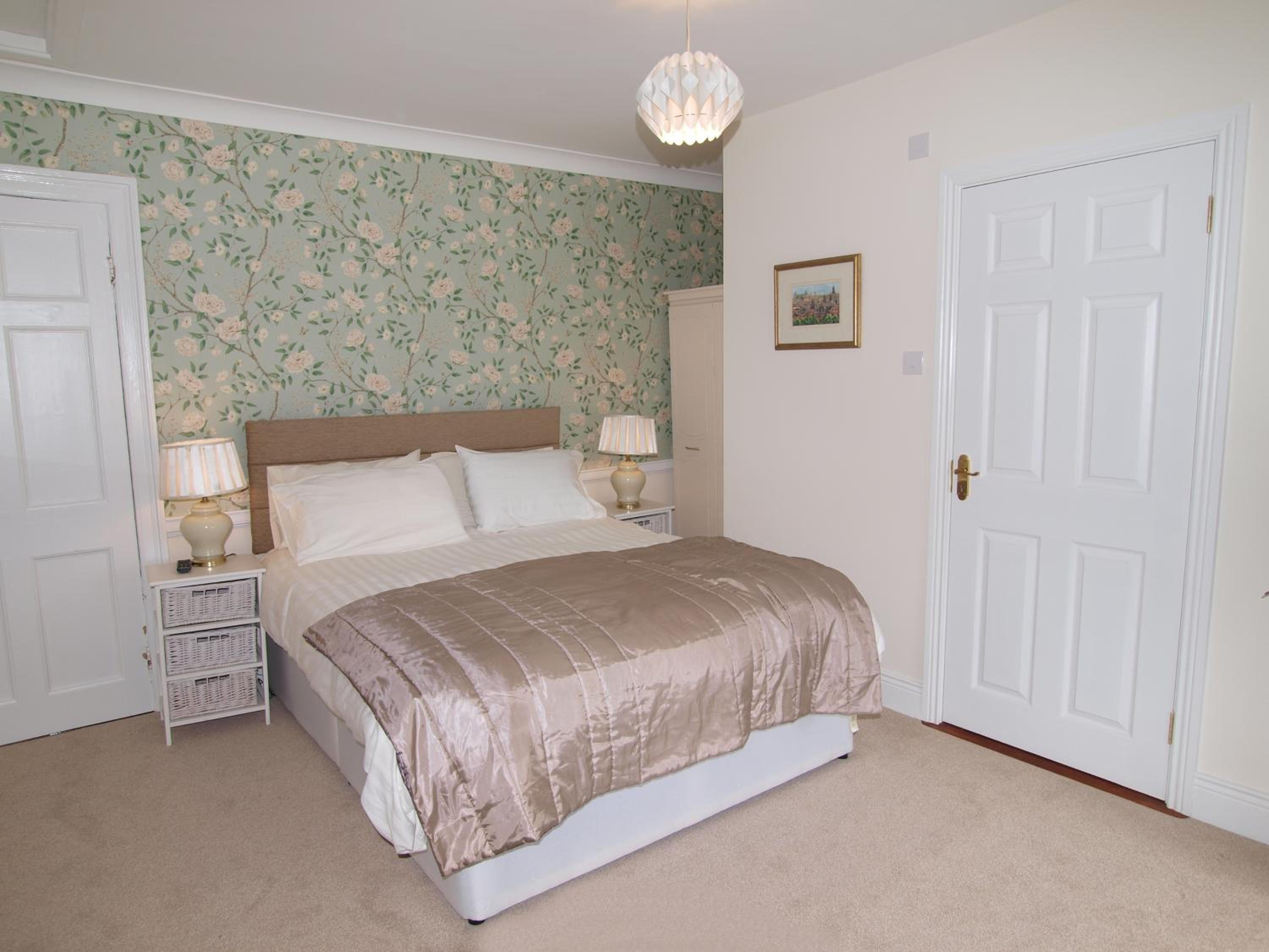 Deluxe Double Room with Shower - Photo 5